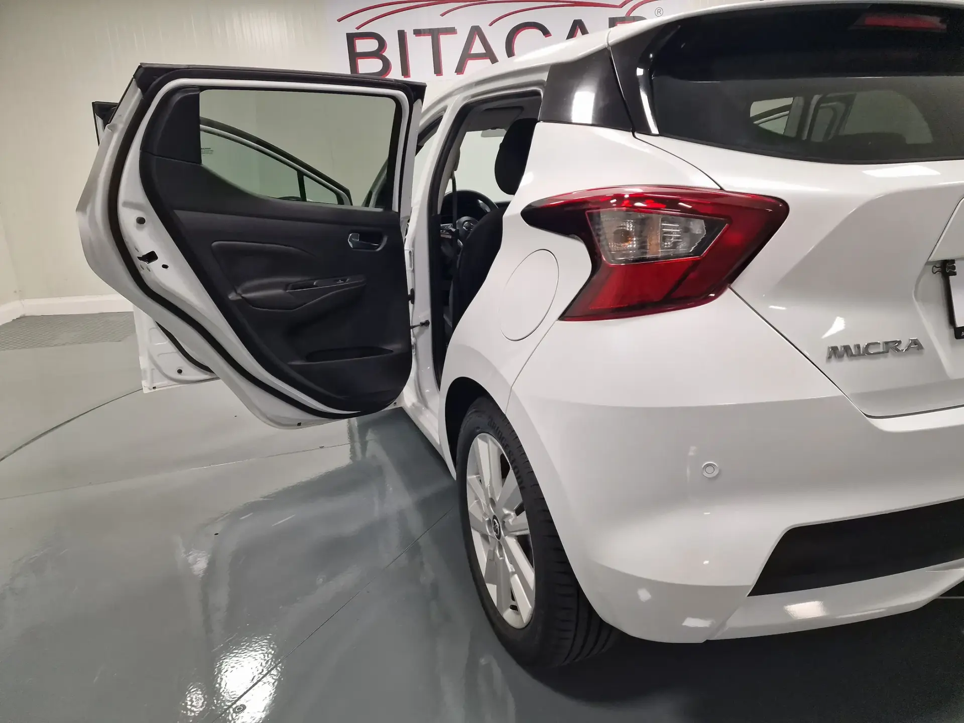 Nissan Micra 1.0 IG-T N-Connecta 30