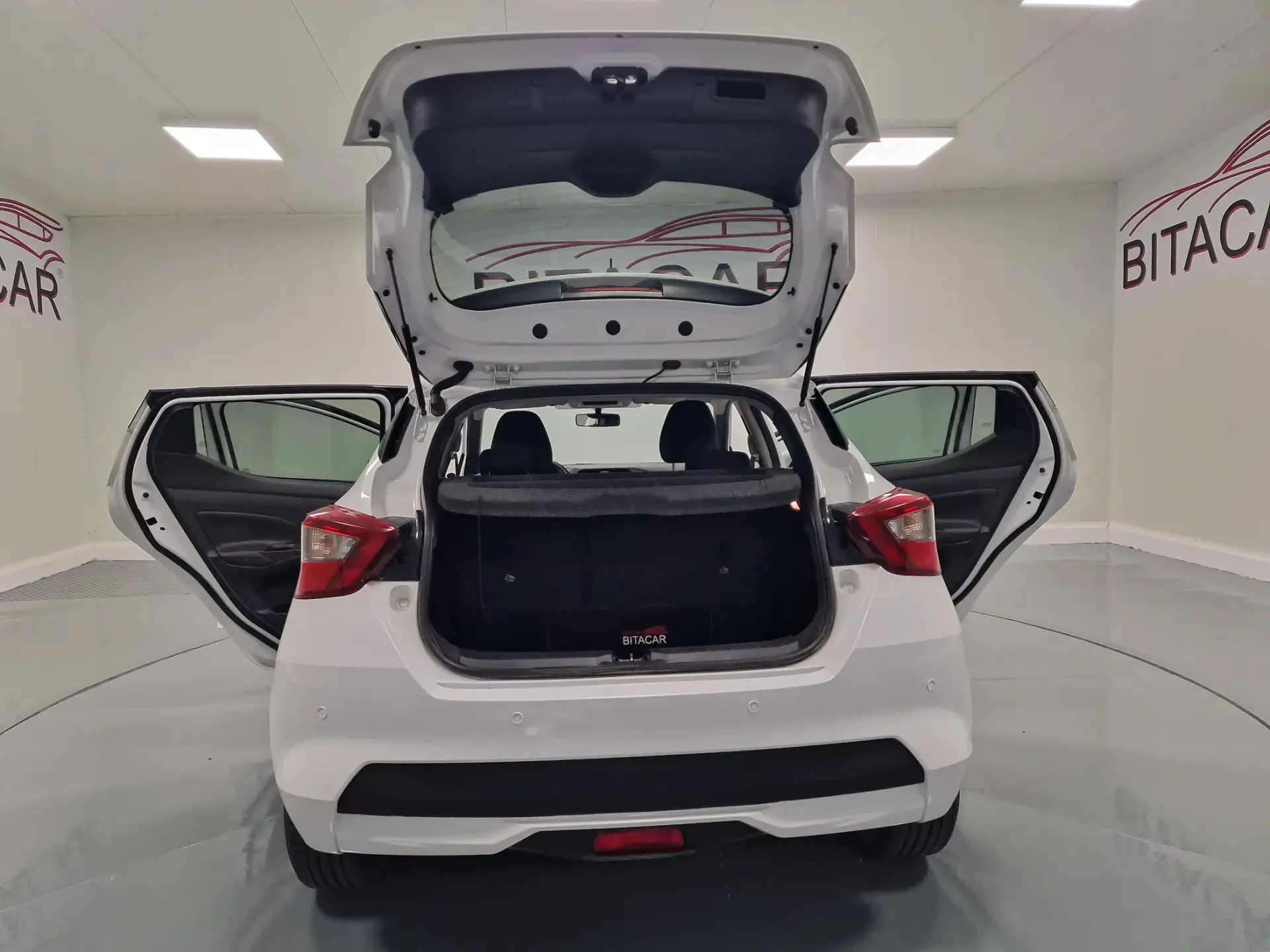 Nissan Micra 1.0 IG-T N-Connecta 32