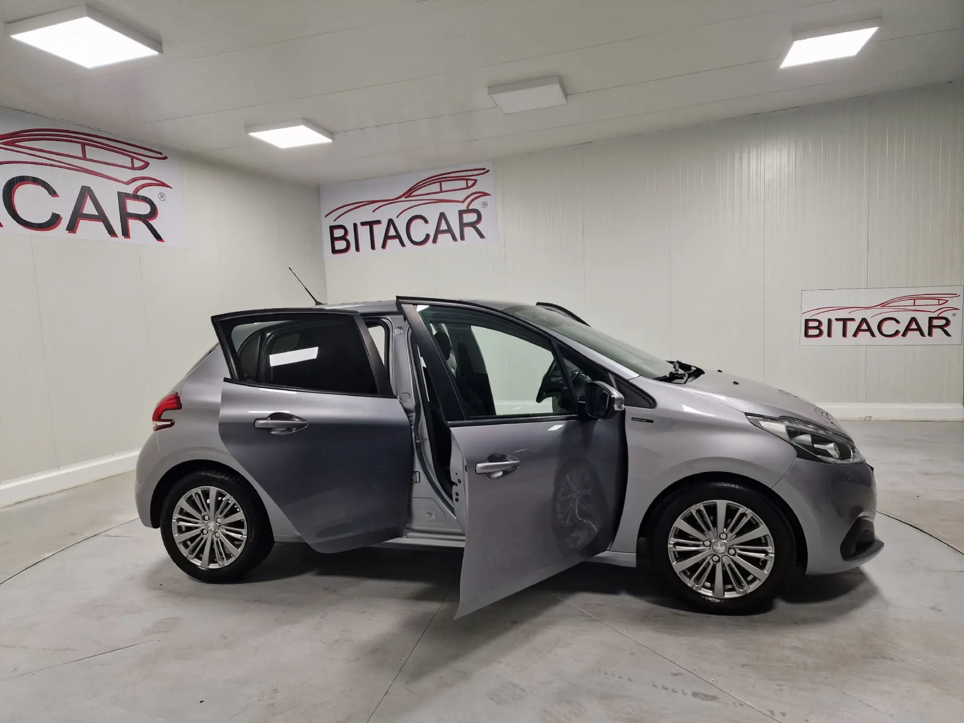 Peugeot 208 1.5 BLUEHDI 102CV SIGNATURE GPS CAM. TRASEIRA 12