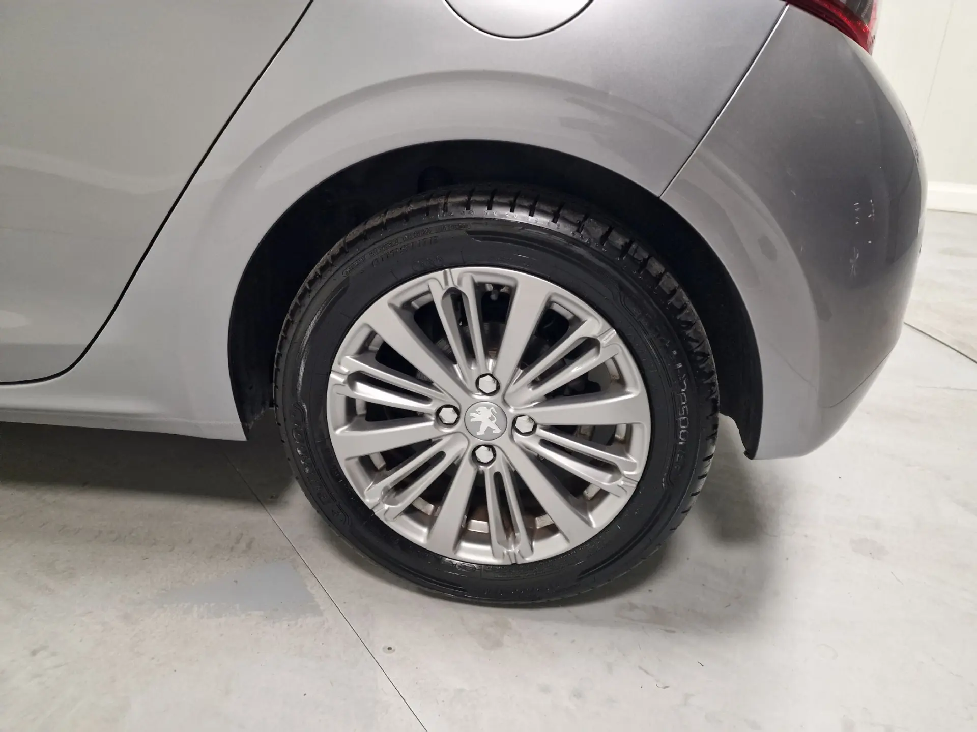 Peugeot 208 1.5 BLUEHDI 102CV SIGNATURE GPS CAM. TRASEIRA 17