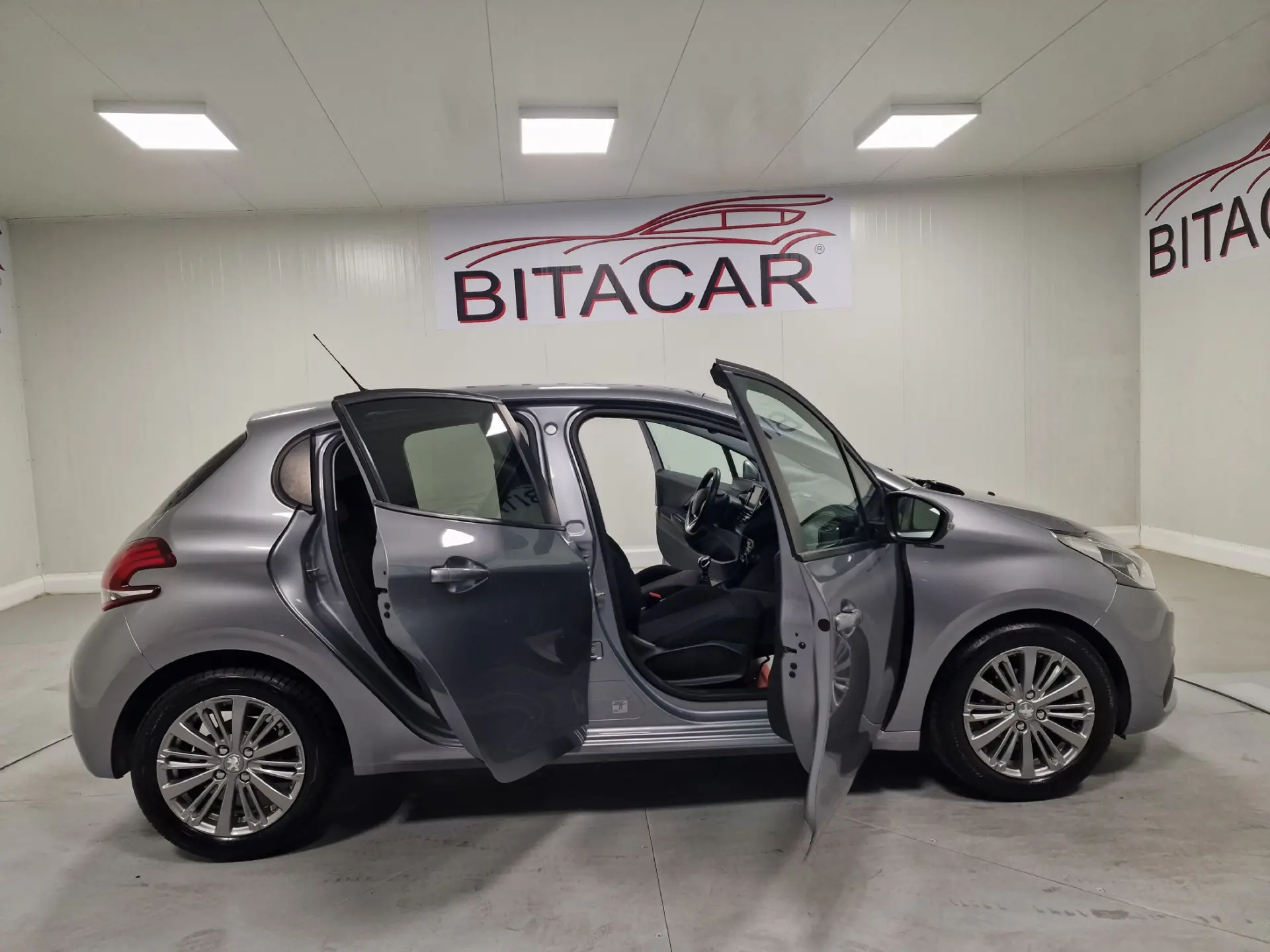 Peugeot 208 1.5 BLUEHDI 102CV SIGNATURE GPS CAM. TRASEIRA 27