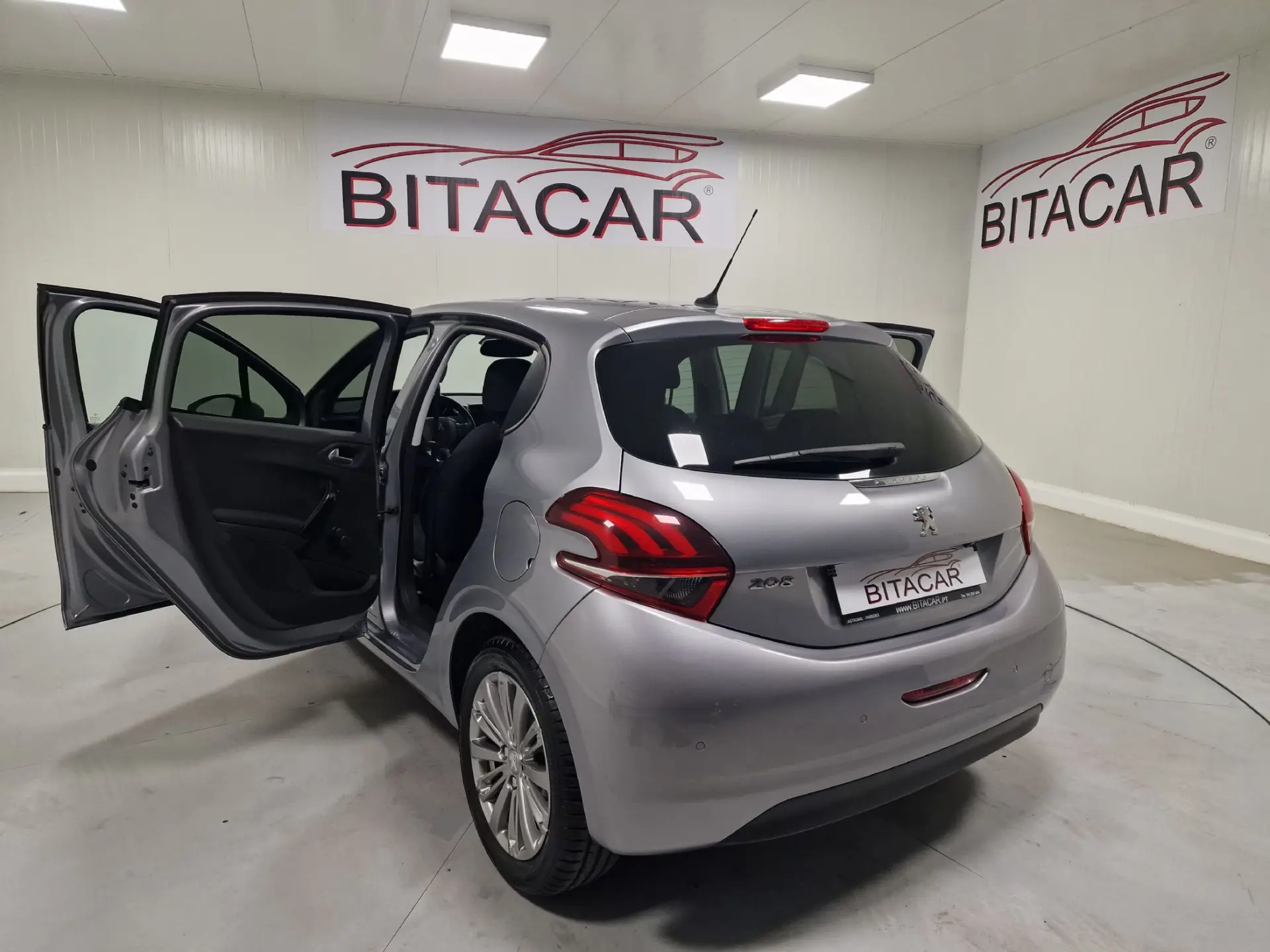 Peugeot 208 1.5 BLUEHDI 102CV SIGNATURE GPS CAM. TRASEIRA 30