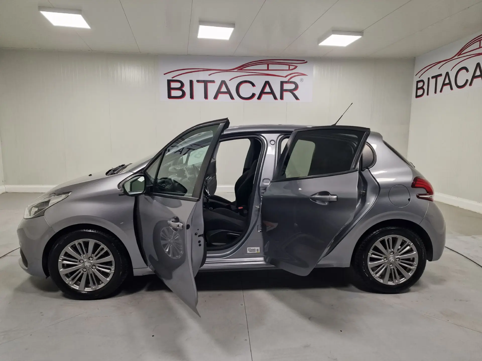 Peugeot 208 1.5 BLUEHDI 102CV SIGNATURE GPS CAM. TRASEIRA 32