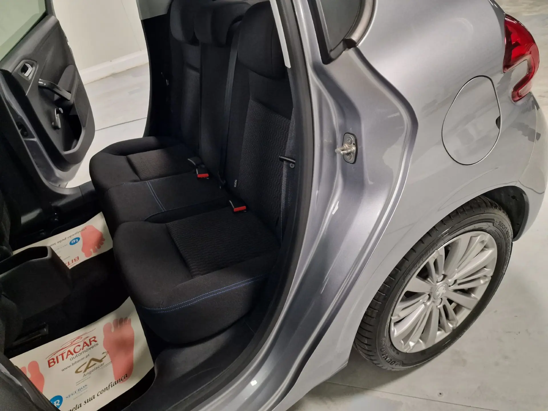 Peugeot 208 1.5 BLUEHDI 102CV SIGNATURE GPS CAM. TRASEIRA 39