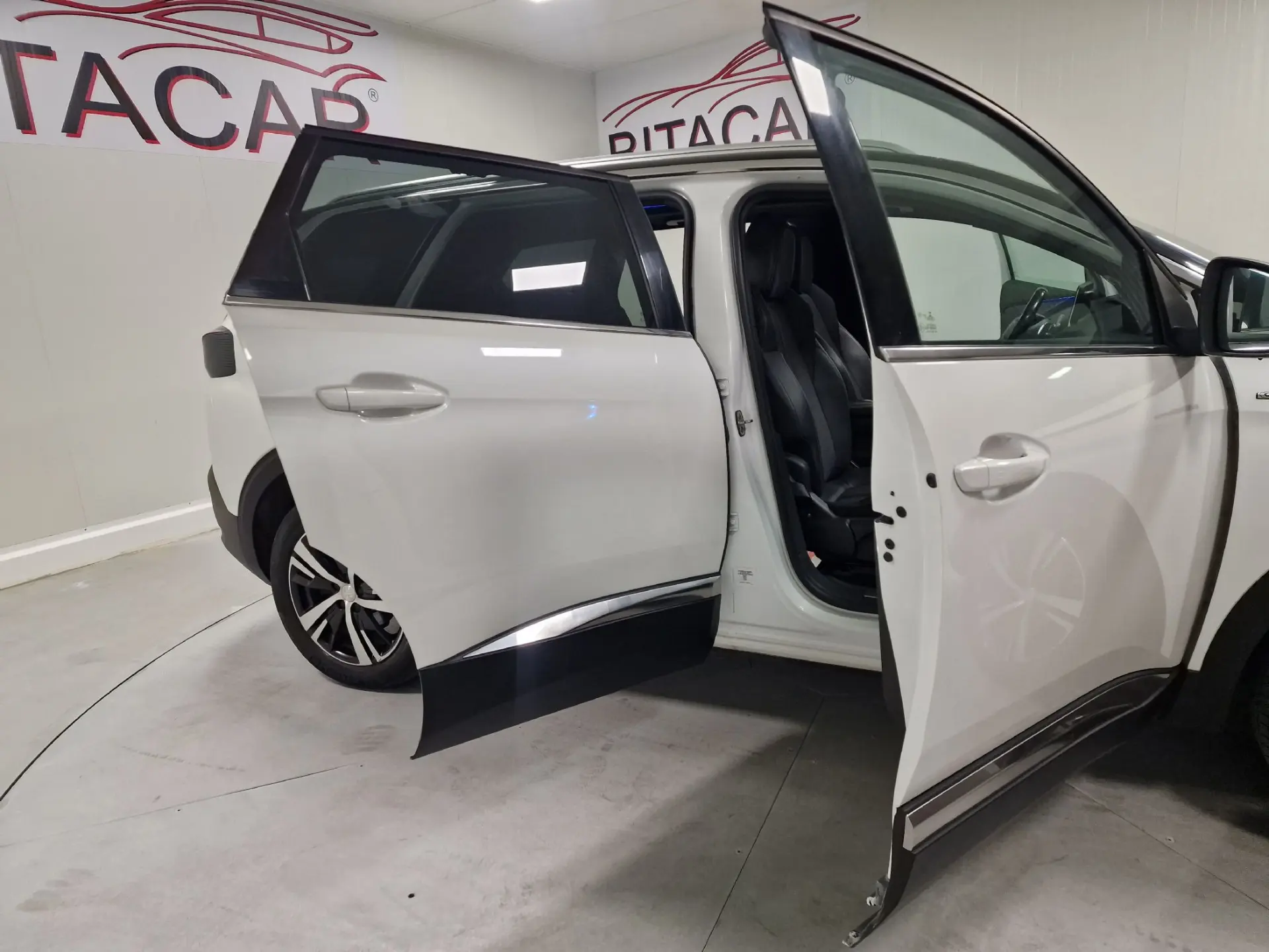 Peugeot 5008 1.66 BLUEHDI 120CV GTLINE TETO DE ABRIR 17