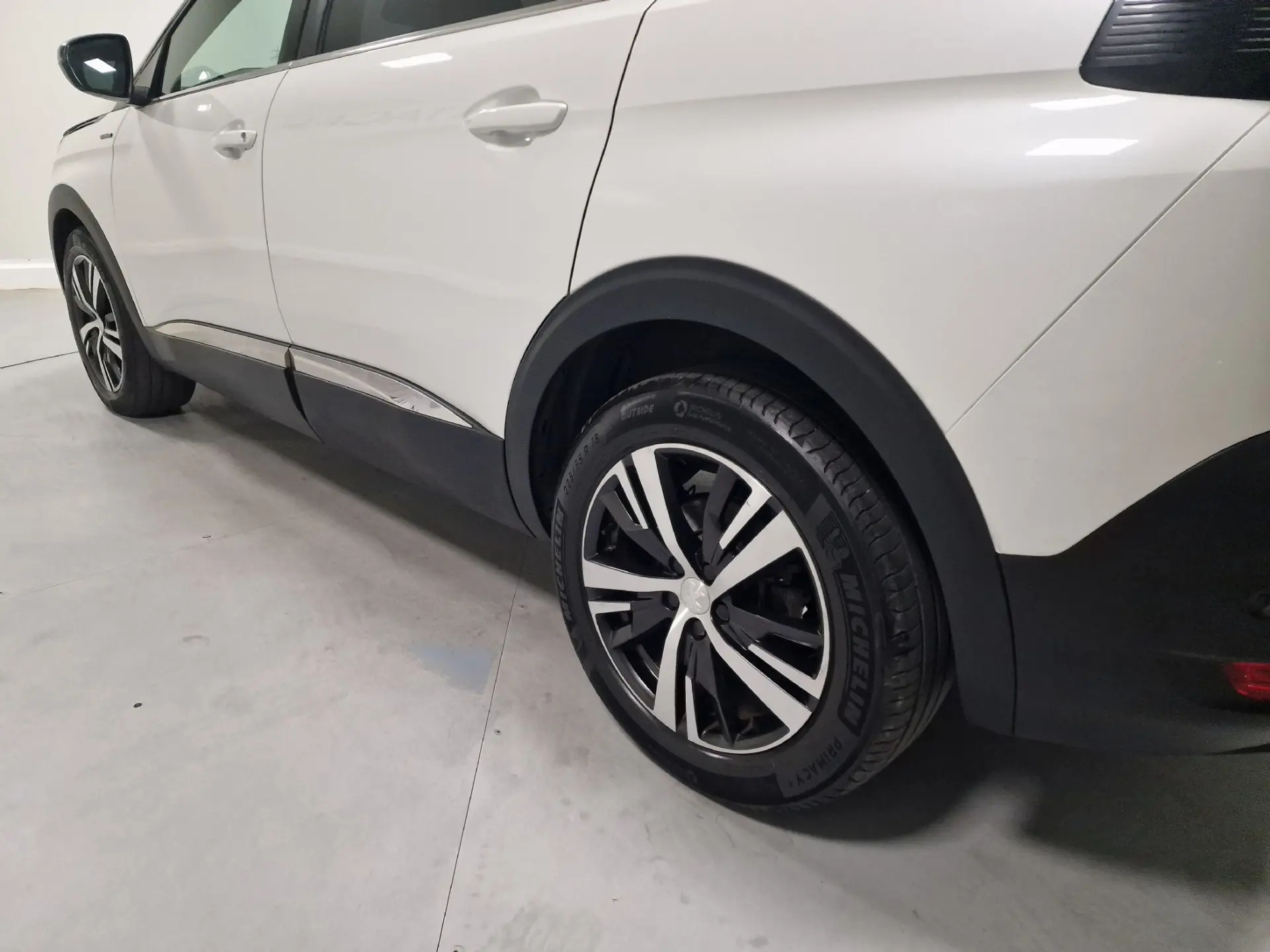 Peugeot 5008 1.66 BLUEHDI 120CV GTLINE TETO DE ABRIR 23