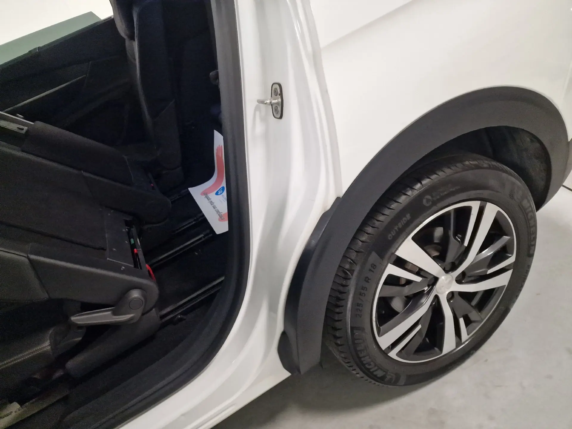 Peugeot 5008 1.66 BLUEHDI 120CV GTLINE TETO DE ABRIR 51