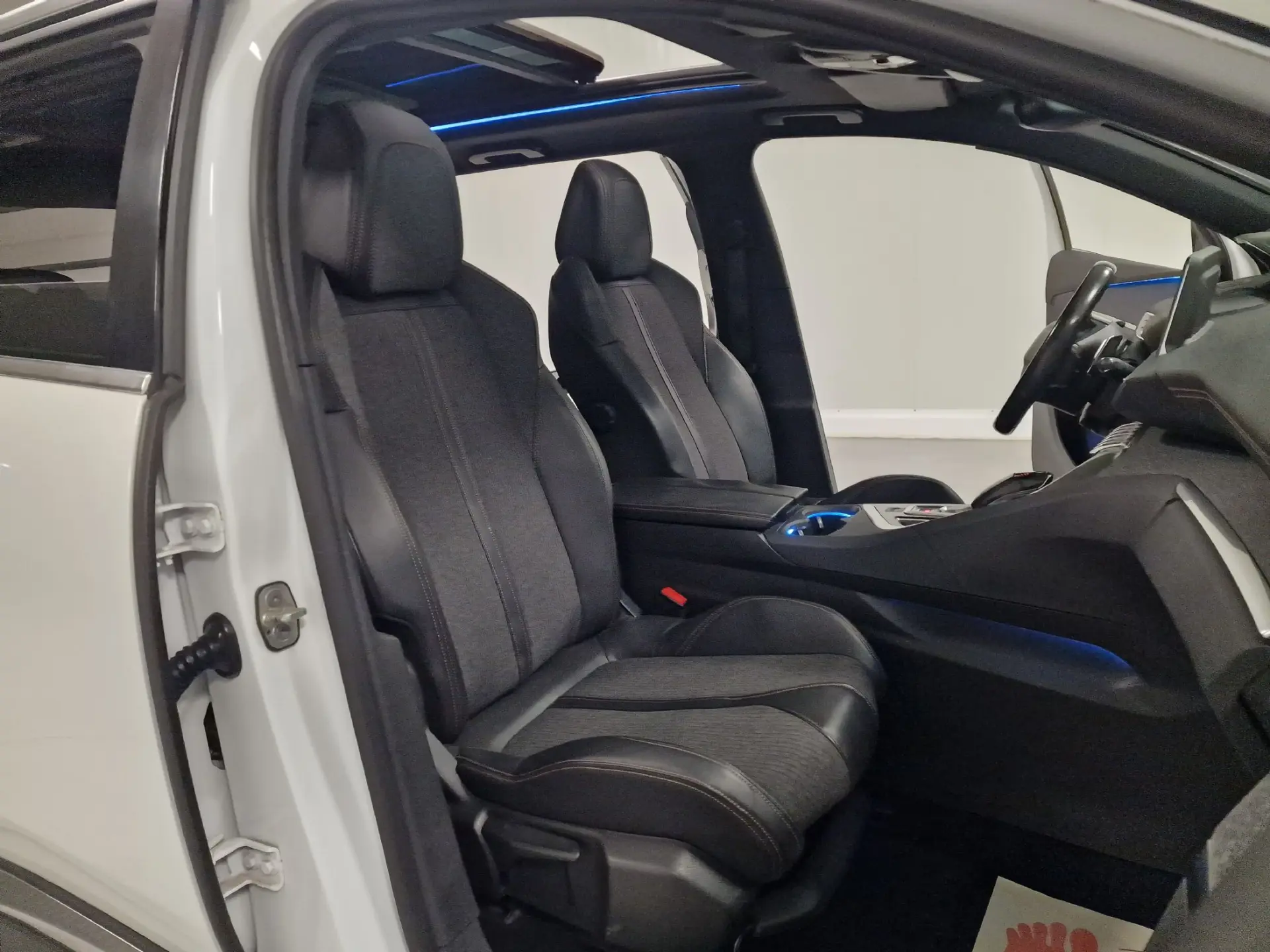 Peugeot 5008 1.66 BLUEHDI 120CV GTLINE TETO DE ABRIR 69