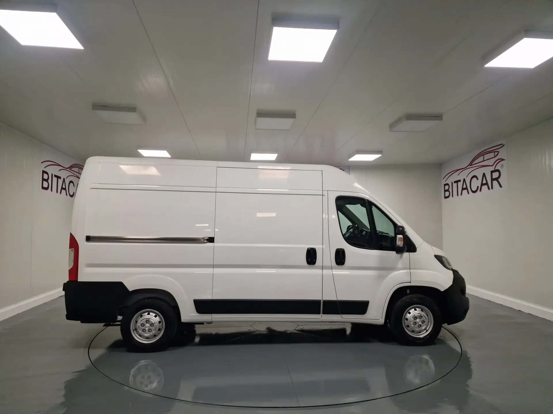 Peugeot Boxer 2.2 BlueHDi 435 L4H2 Premium 27