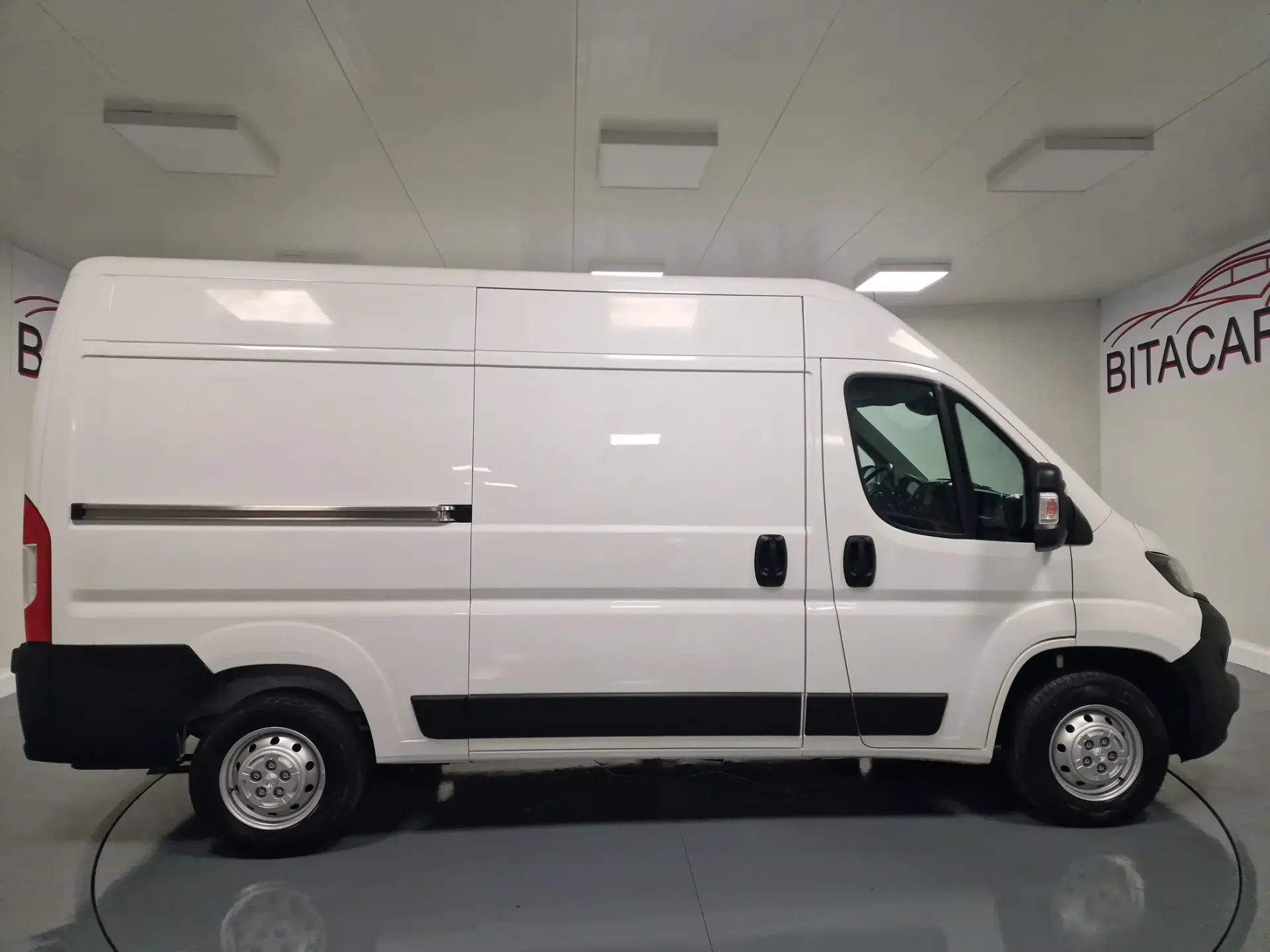 Peugeot Boxer 2.2 BlueHDi 435 L4H2 Premium 28