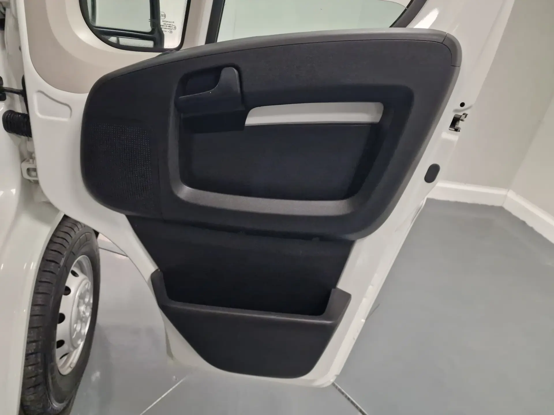 Peugeot Boxer 2.2 BlueHDi 335 L2H2 Pro GPS CAM. TRASEIRA IVA DEDUTIVEL 29