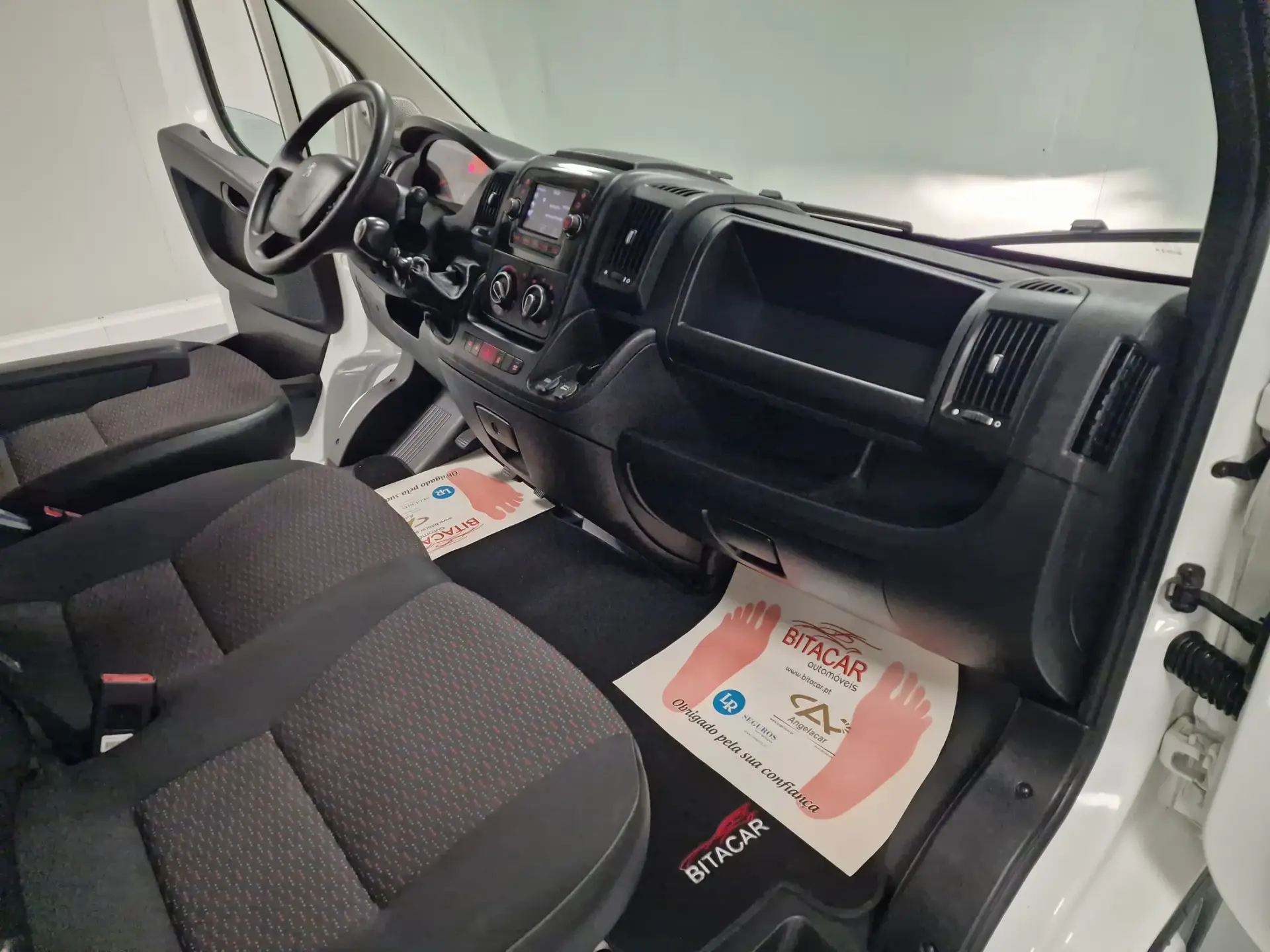 Peugeot Boxer 2.2 BlueHDi 335 L2H2 Pro GPS CAM. TRASEIRA IVA DEDUTIVEL 32