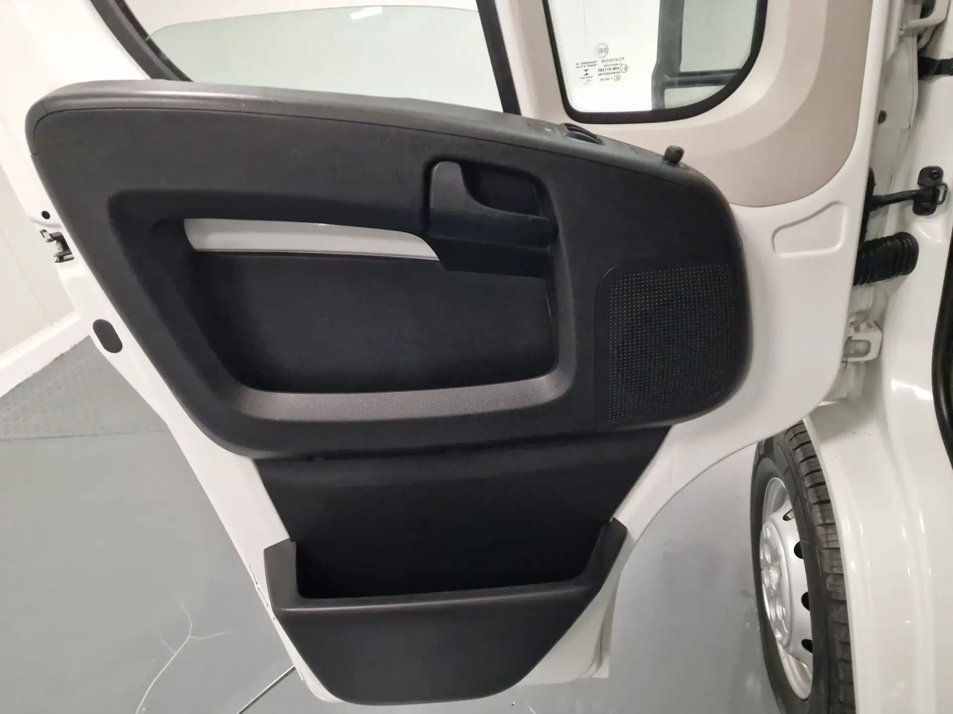 Peugeot Boxer 2.2 BlueHDi 335 L2H2 Pro GPS CAM. TRASEIRA IVA DEDUTIVEL 36