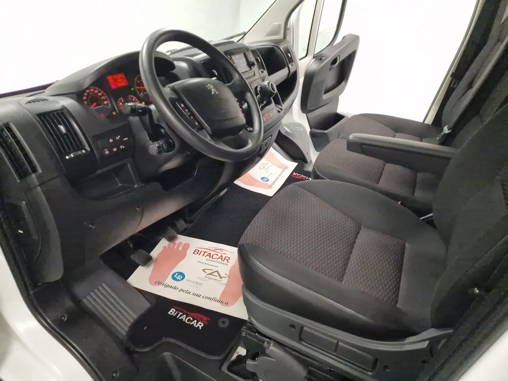 Peugeot Boxer 2.2 BlueHDi 335 L2H2 Pro GPS CAM. TRASEIRA IVA DEDUTIVEL 38