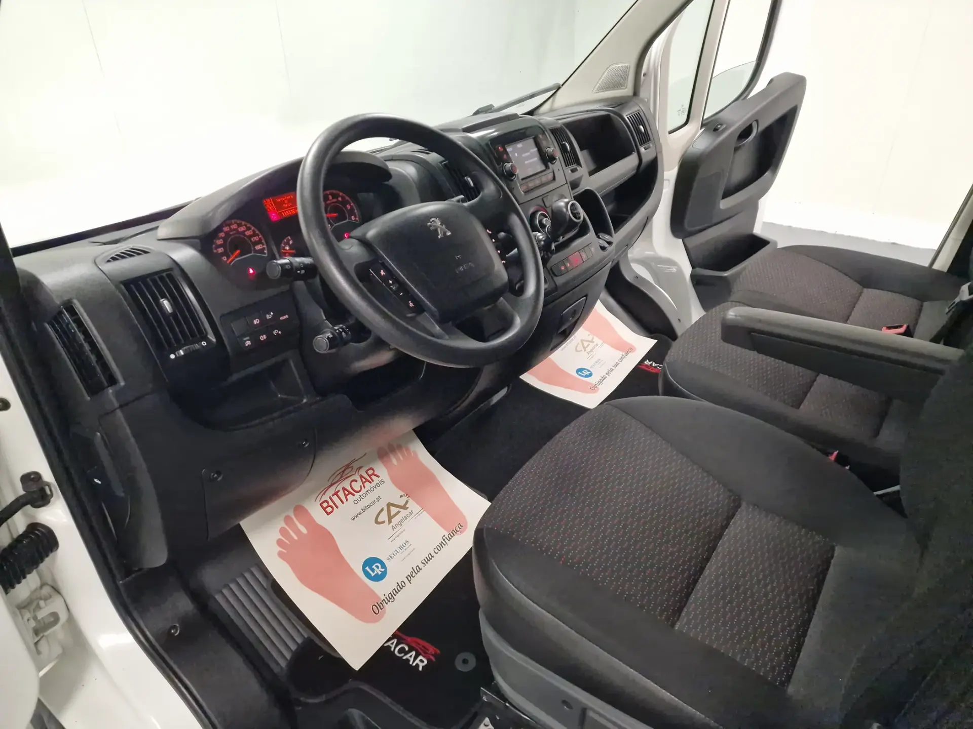 Peugeot Boxer 2.2 BlueHDi 335 L2H2 Pro GPS CAM. TRASEIRA IVA DEDUTIVEL 39