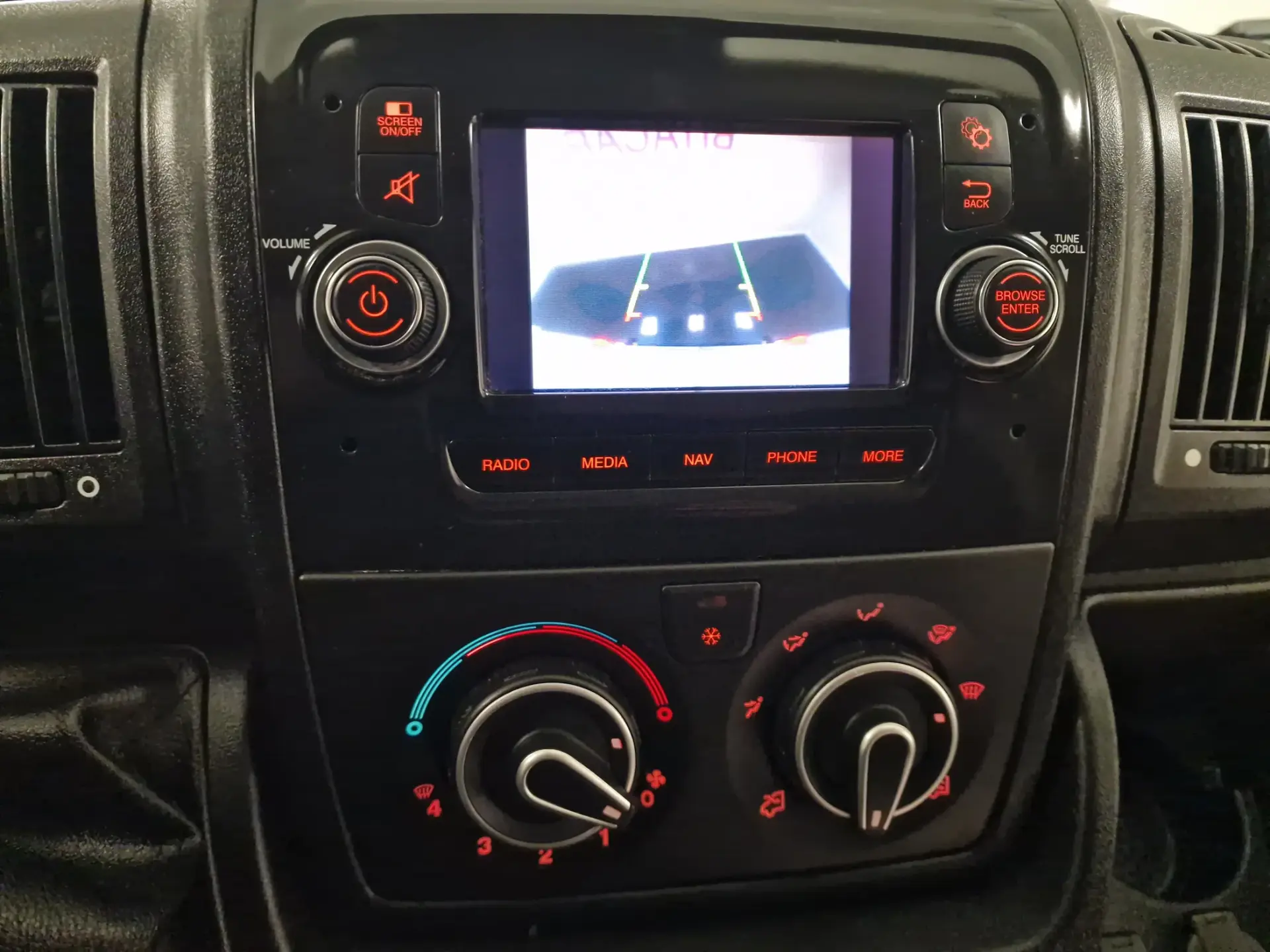 Peugeot Boxer 2.2 BlueHDi 335 L2H2 Pro GPS CAM. TRASEIRA IVA DEDUTIVEL 52