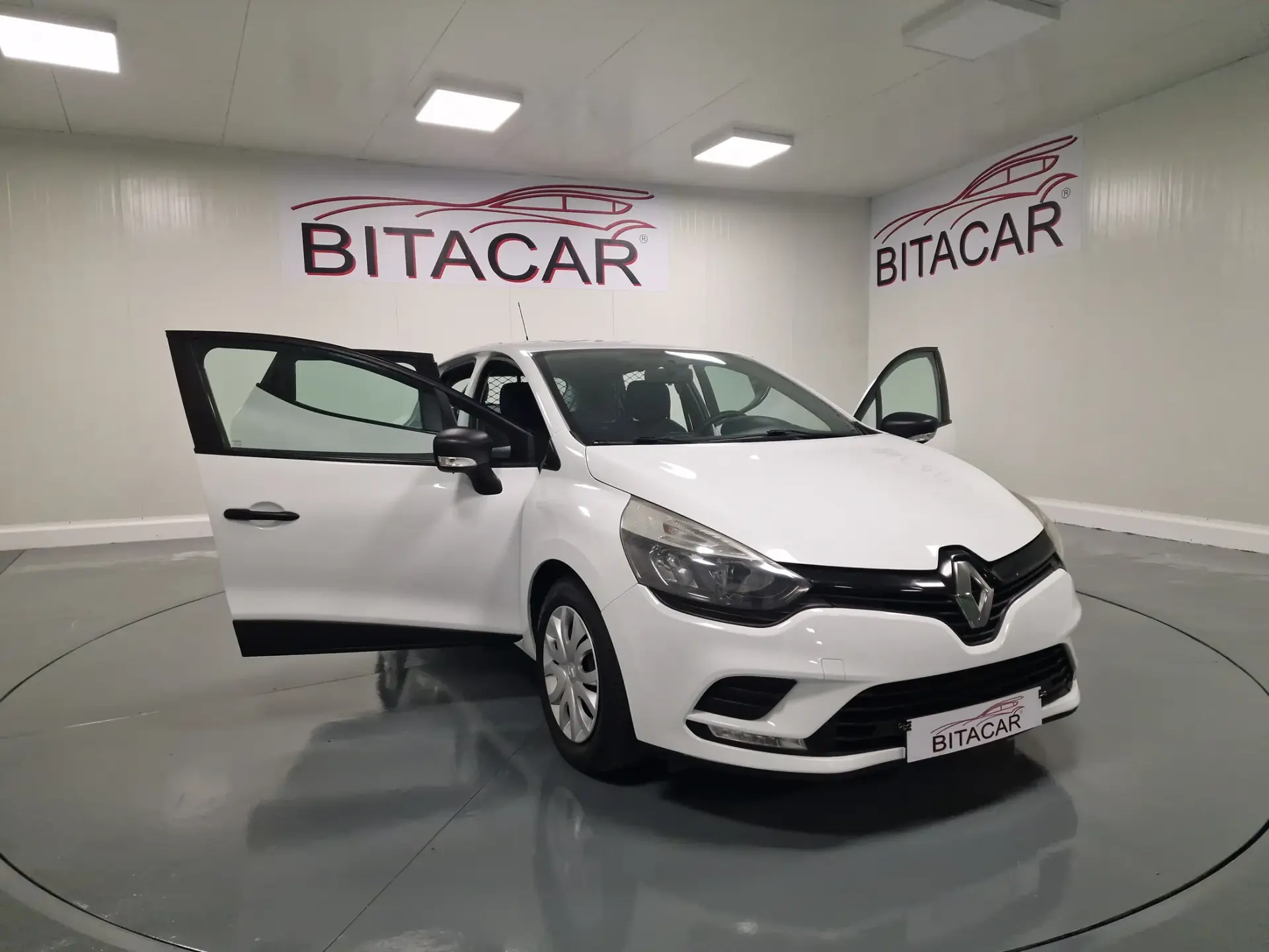 Renault Clio SOCIETE 1.5 DCI ZEN IVA DEDUTÍVEL 26