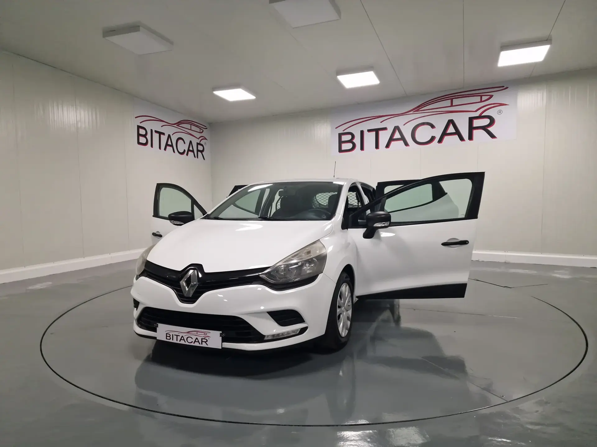Renault Clio SOCIETE 1.5 DCI ZEN IVA DEDUTÍVEL 29