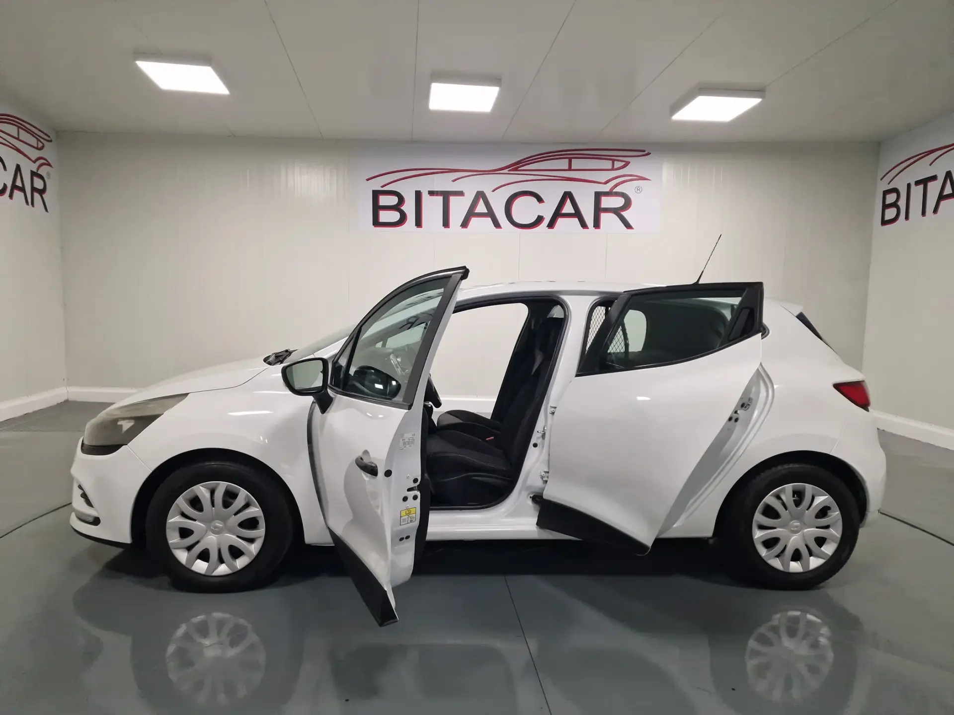 Renault Clio SOCIETE 1.5 DCI ZEN IVA DEDUTÍVEL 31
