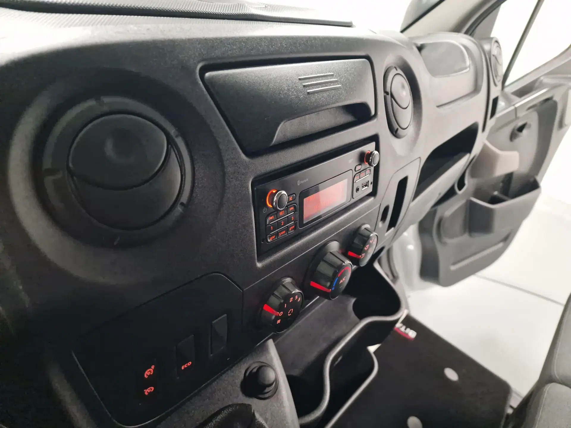 Renault Master 2.3 DCI L2H2 130CV IVA DEDUTIVEL 84