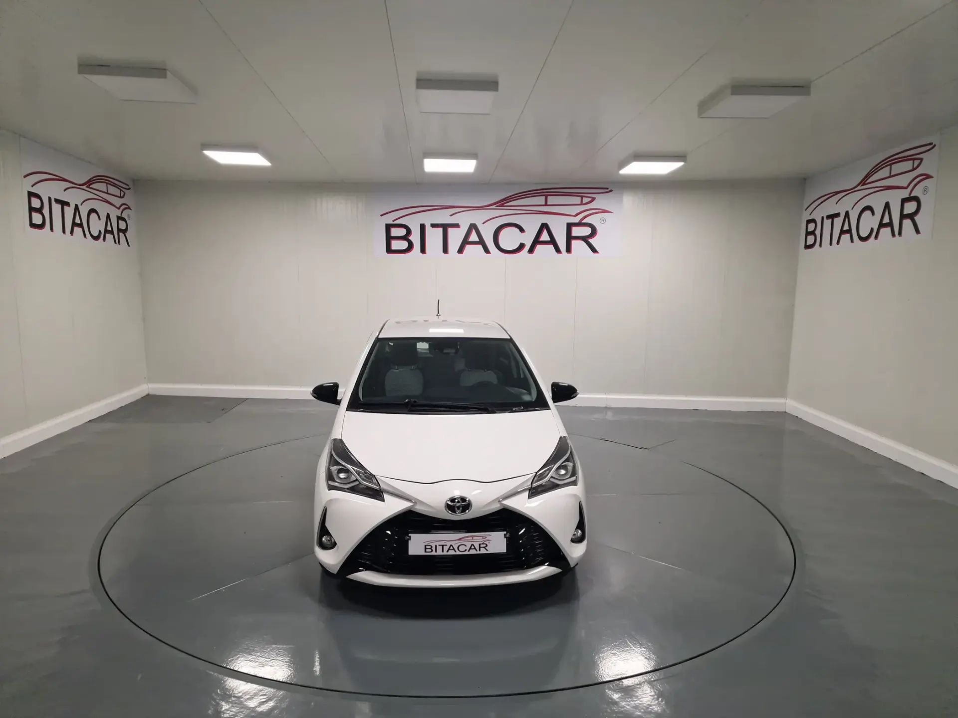 Toyota Yaris 1.0 VVT-i Comfort+P.Style 8