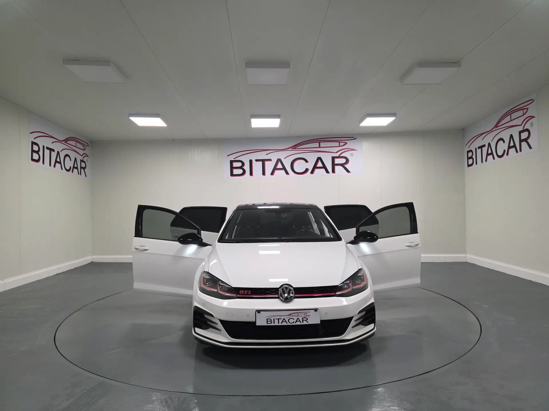 Volkswagen Golf 2.0 TSI GTI DSG Performance 16