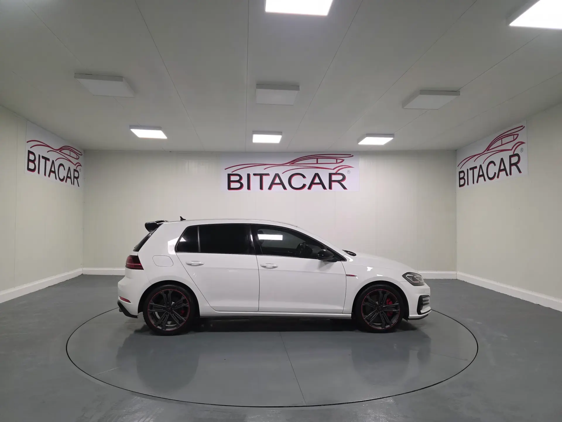 Volkswagen Golf 2.0 TSI GTI DSG Performance 33
