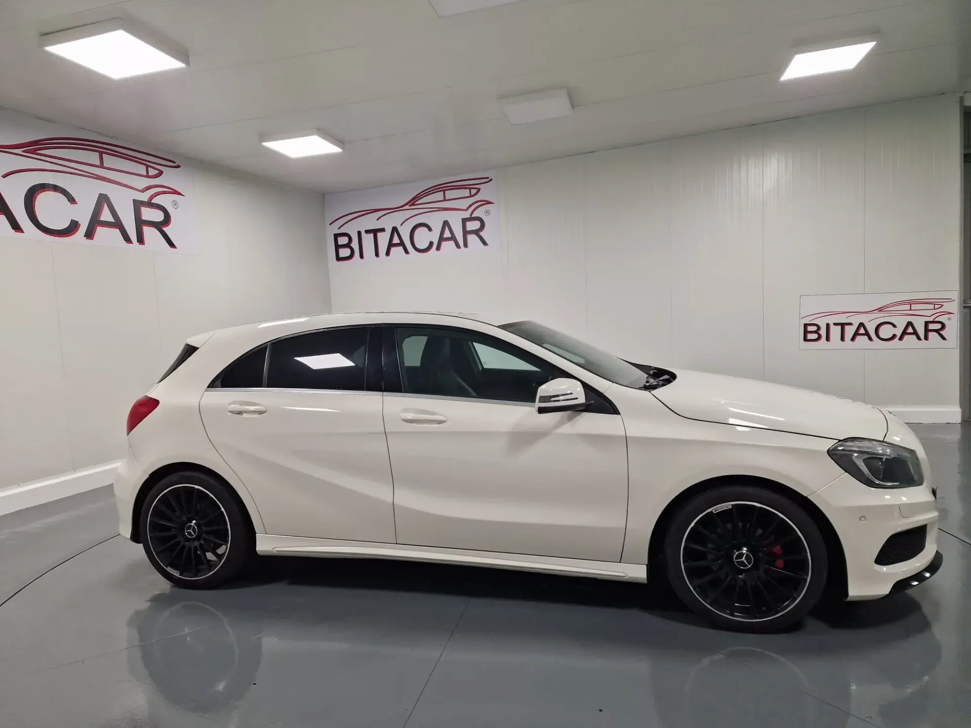 Mercedes-Benz A 180 CDi BlueEfficiency AMG Line 2