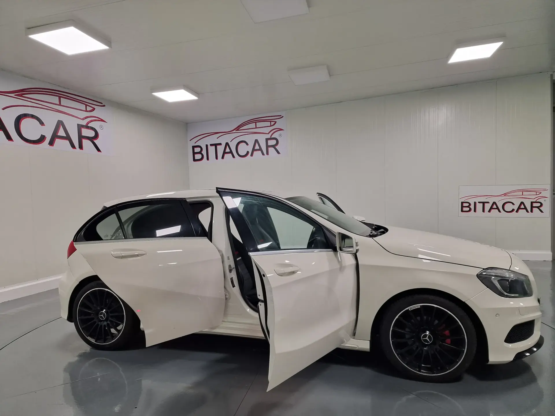 Mercedes-Benz A 180 CDi BlueEfficiency AMG Line 16