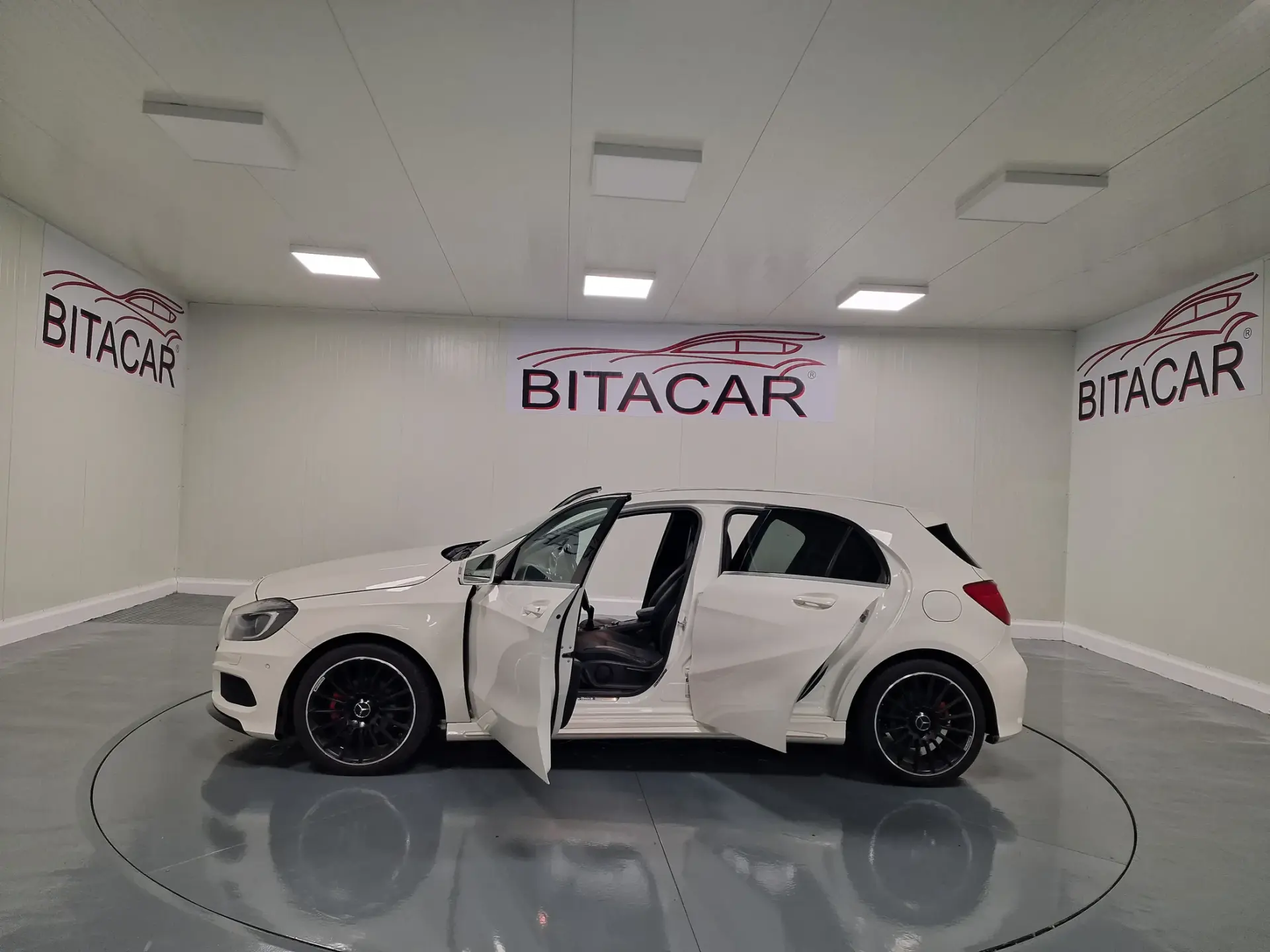 Mercedes-Benz A 180 CDi BlueEfficiency AMG Line 32