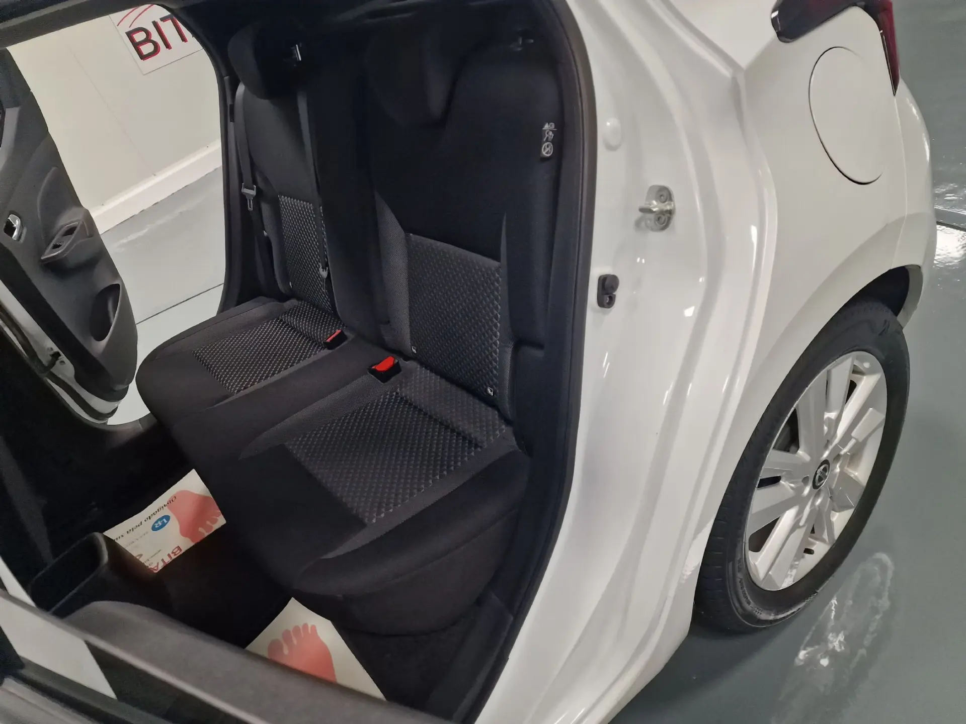 Nissan Micra 1.0 IG-T N CONNECTA 31