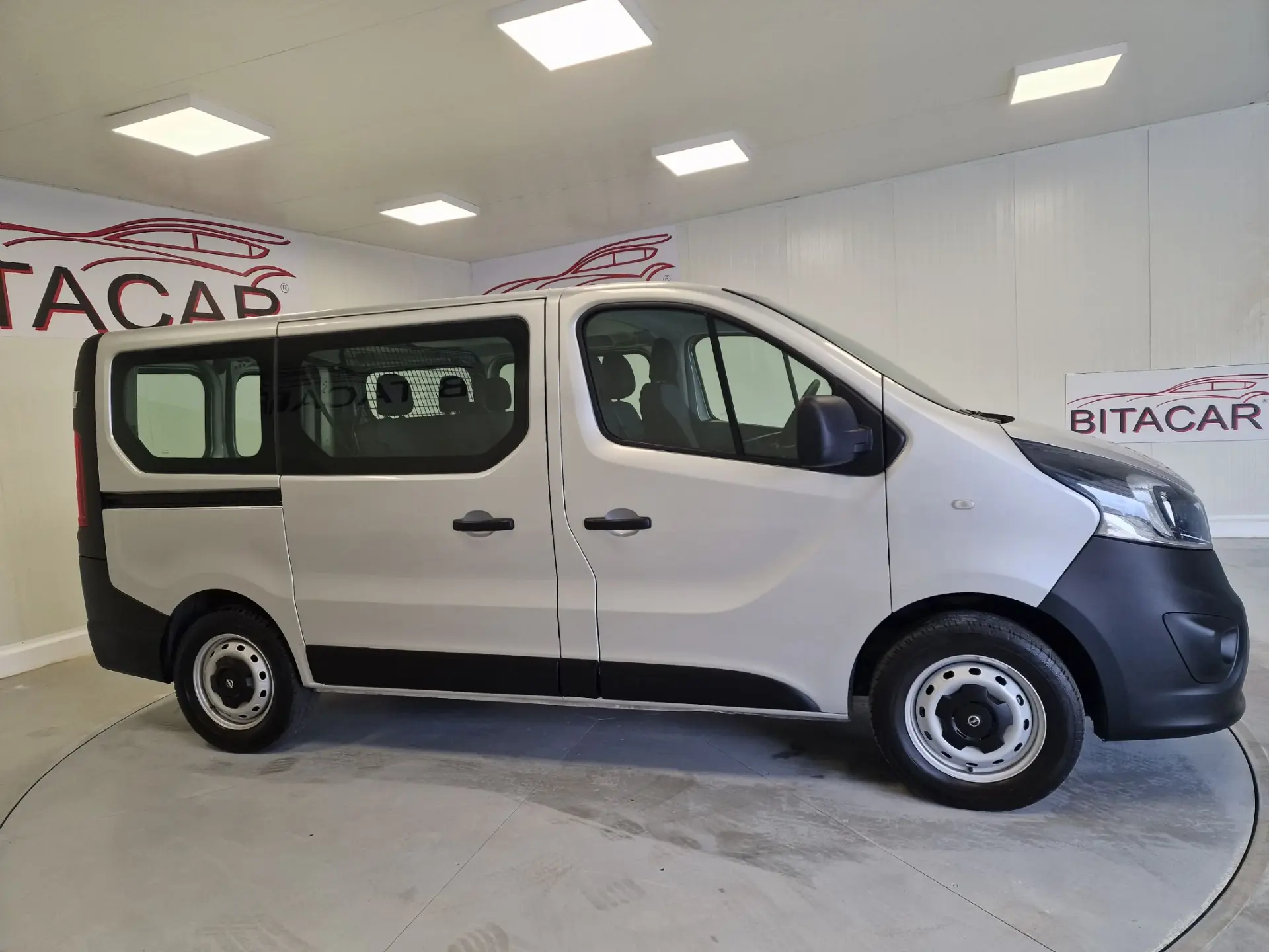 Opel Vivaro COMBI 1.6 CDTI L1H1 APENAS 28.000KMS 58€ IUC 3
