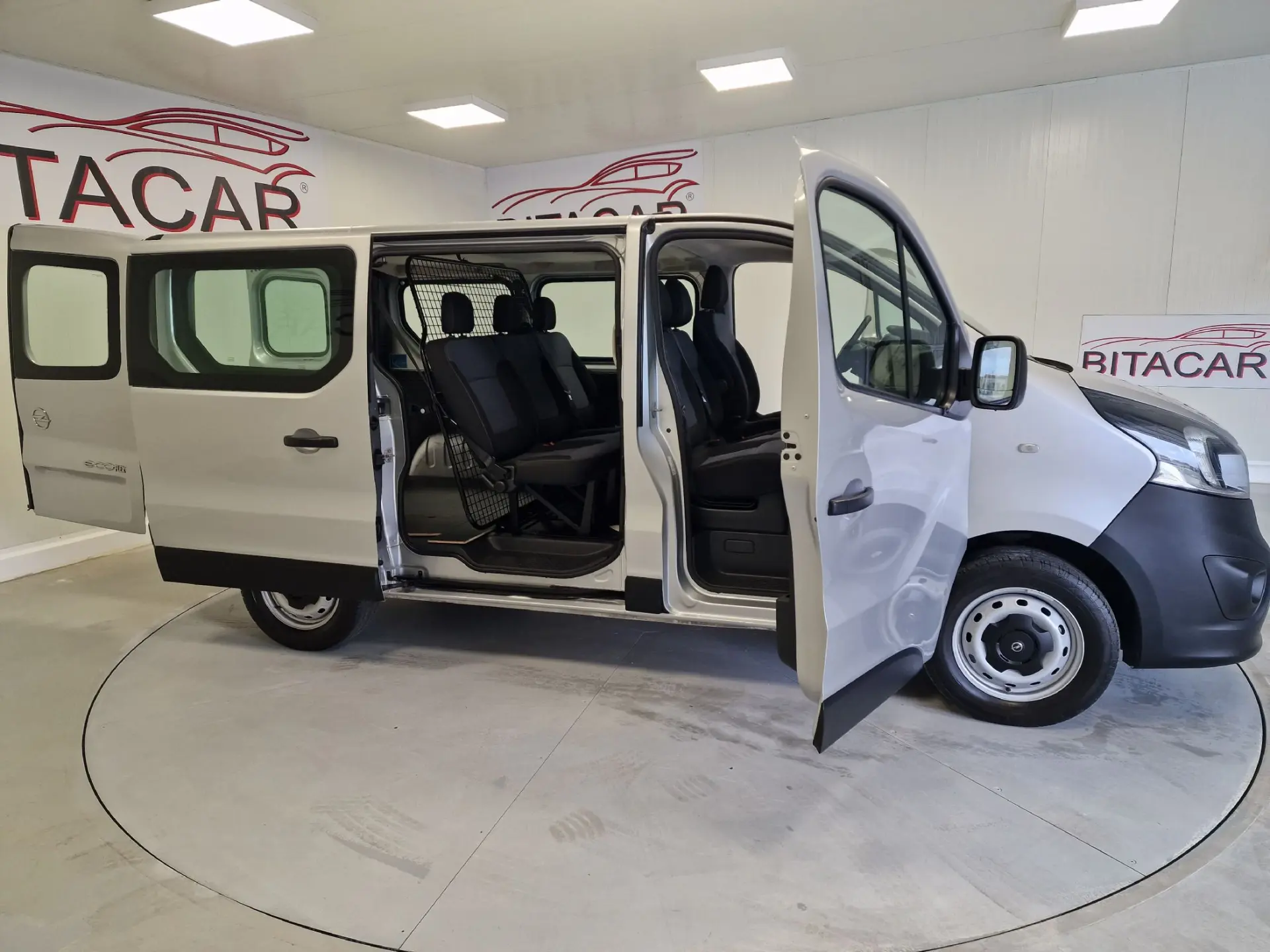 Opel Vivaro COMBI 1.6 CDTI L1H1 APENAS 28.000KMS 58€ IUC 21