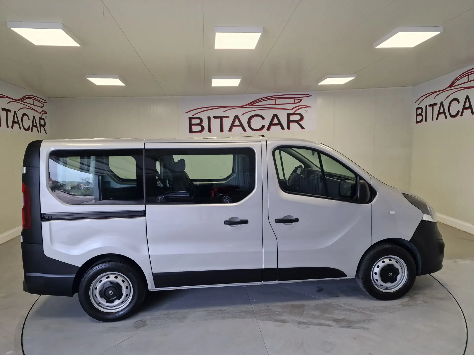 Opel Vivaro COMBI 1.6 CDTI L1H1 APENAS 28.000KMS 58€ IUC 43