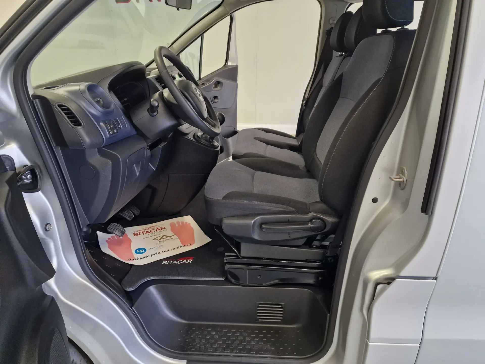 Opel Vivaro COMBI 1.6 CDTI L1H1 APENAS 28.000KMS 58€ IUC 72