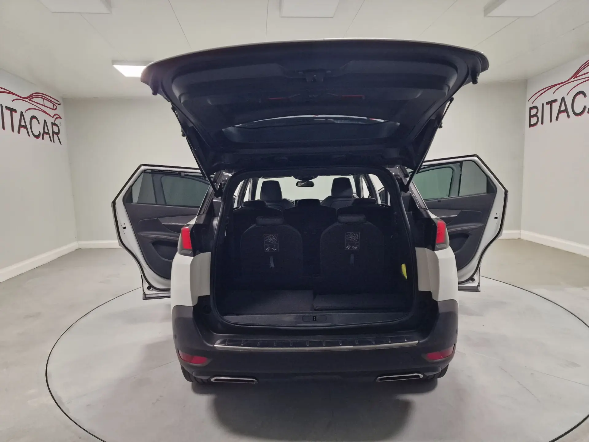 Peugeot 5008 1.6 BLUEHDI 120CV GTLINE TETO DE ABRIR 39