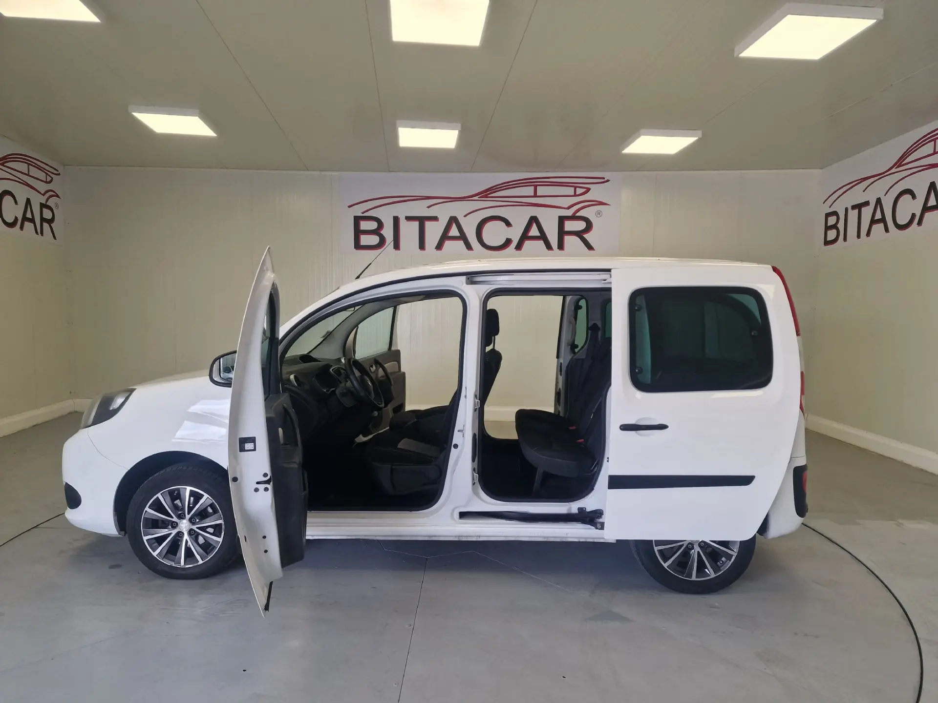 Renault Kangoo COMBI 1.5 DCI LUGARES 5 7