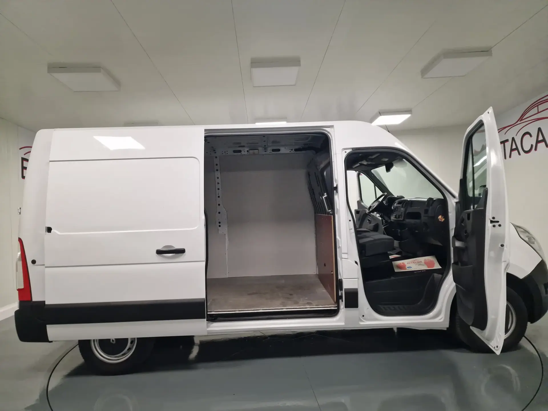 Renault Master L2H2 2.3 DCI 130CV GPS CAM TRASEIRA IVA DEDUTIVEL 45