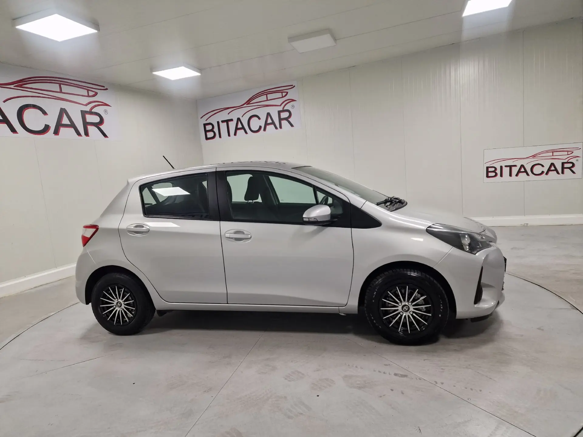 Toyota Yaris 1.0 VVT-i Active+AC 3