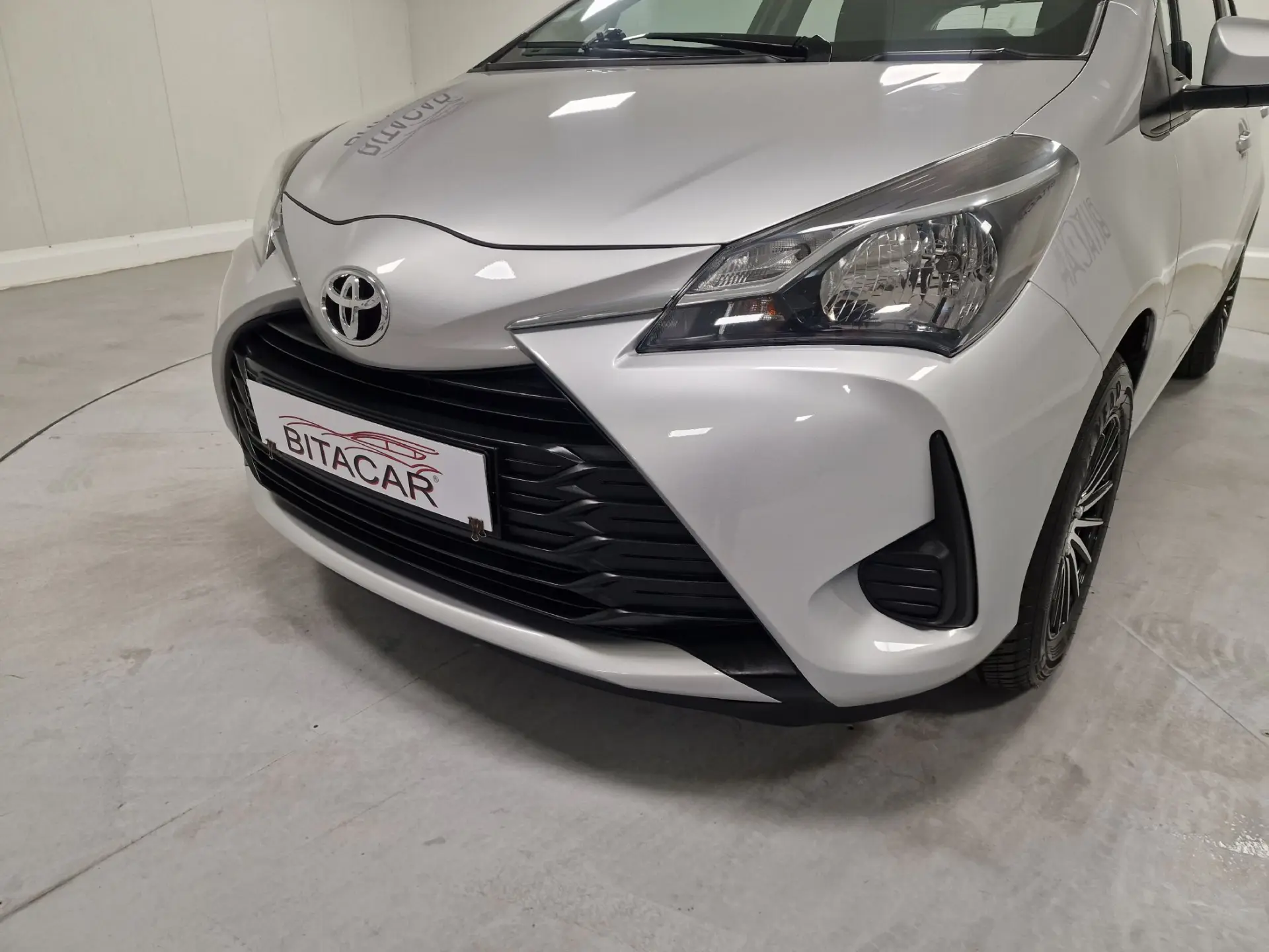 Toyota Yaris 1.0 VVT-i Active+AC 10