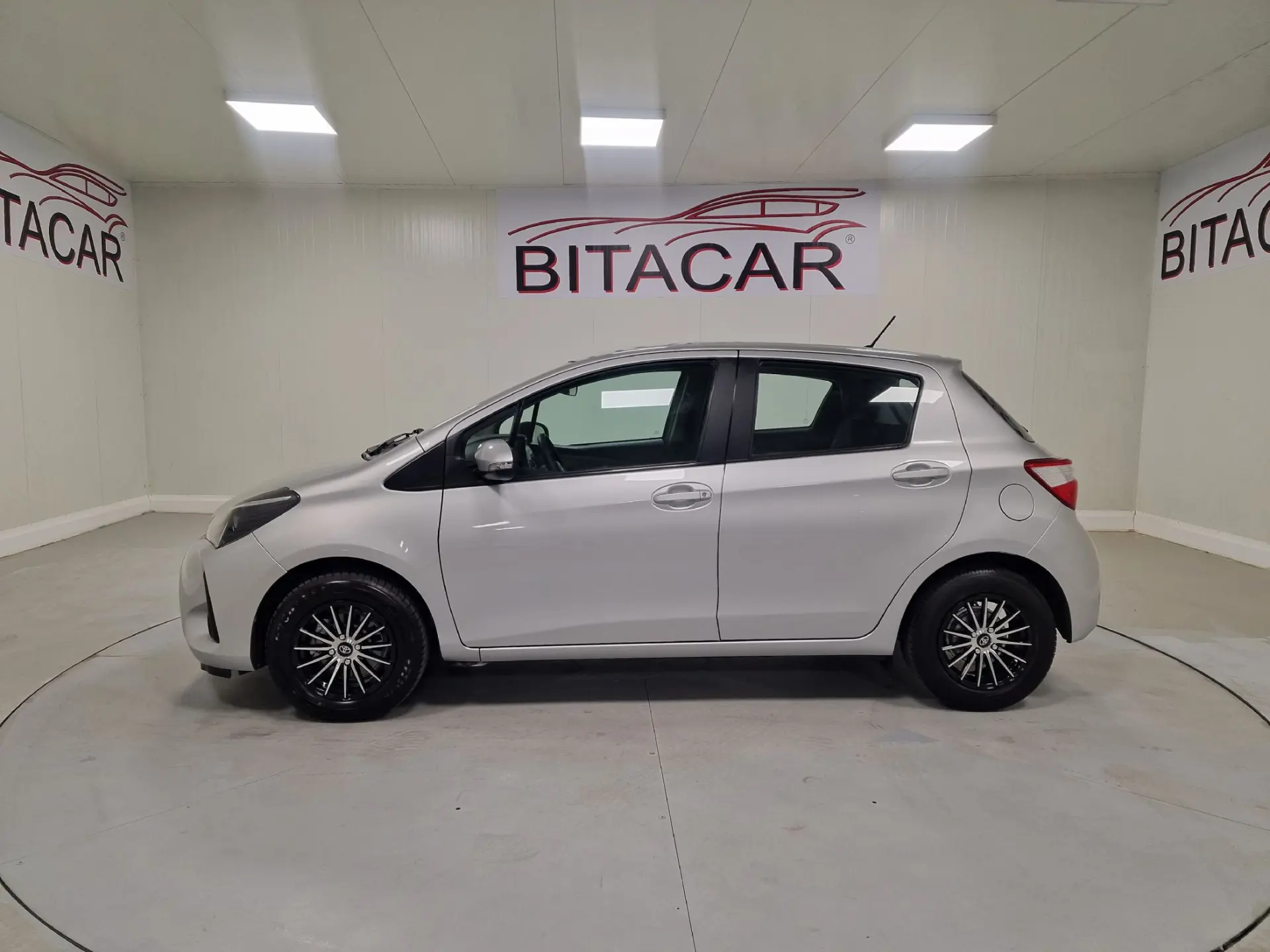 Toyota Yaris 1.0 VVT-i Active+AC 11
