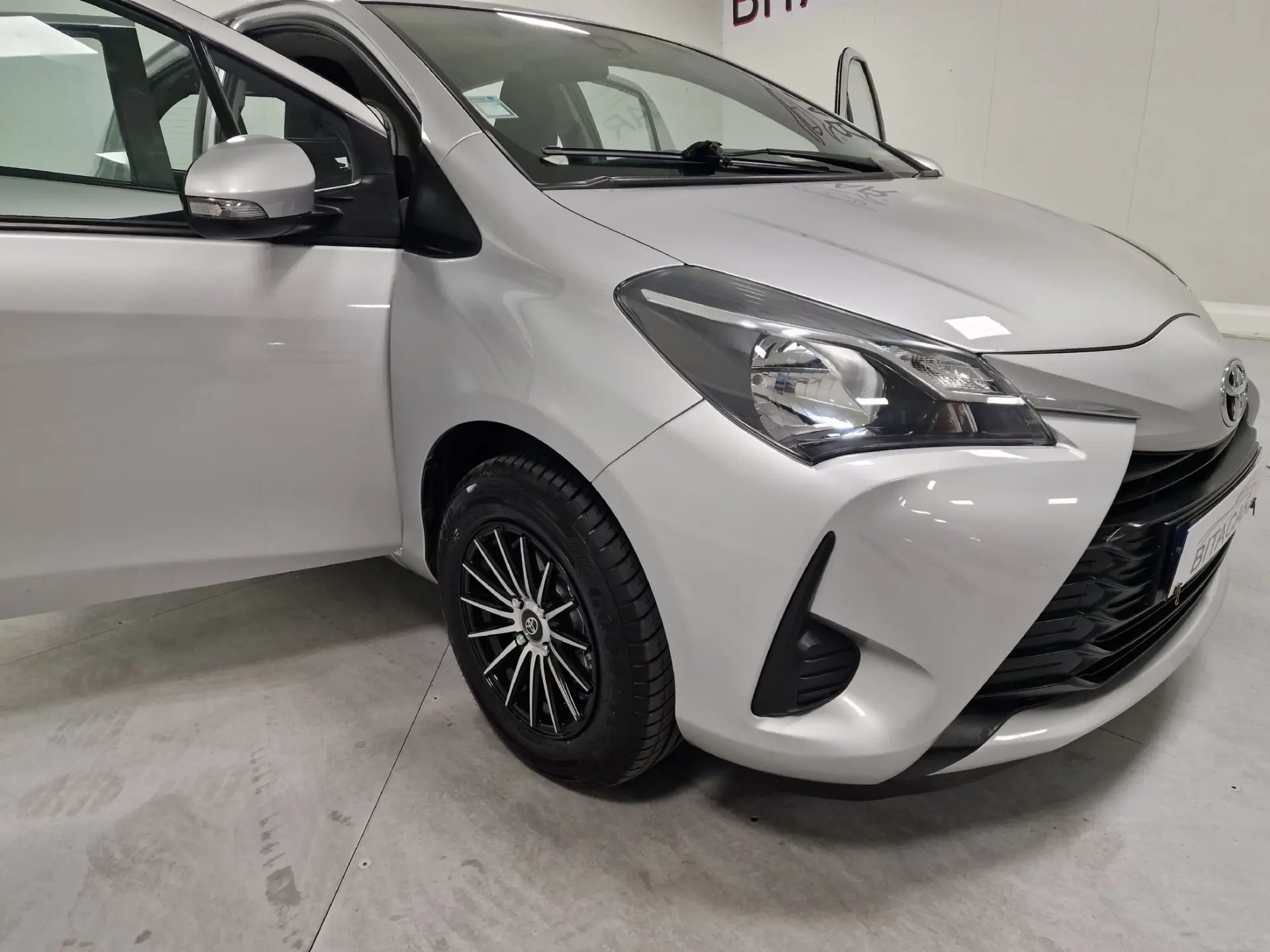Toyota Yaris 1.0 VVT-i Active+AC 15