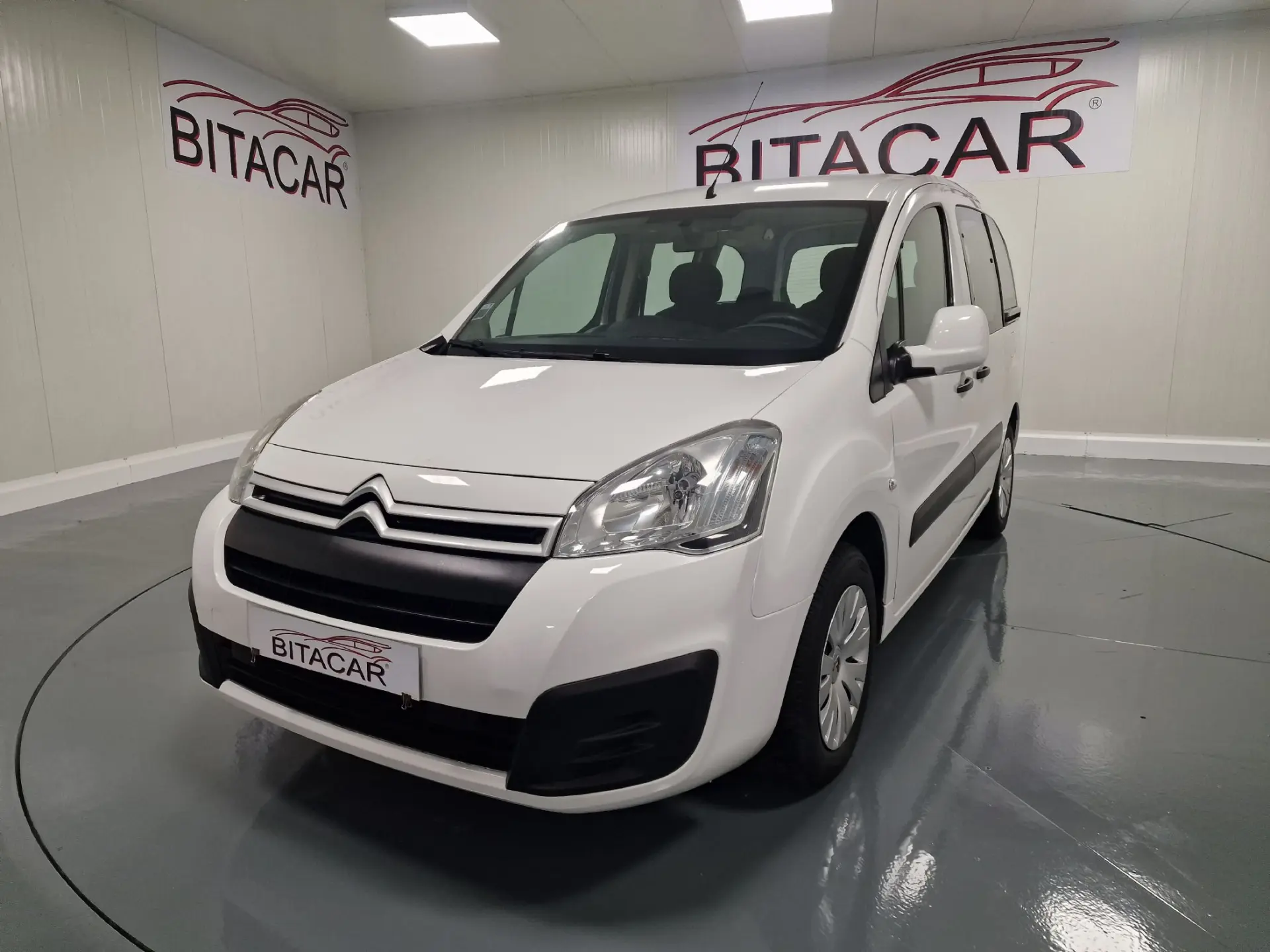 Citroën Berlingo 1.6 BLUEHDI 5 LUGARES 9