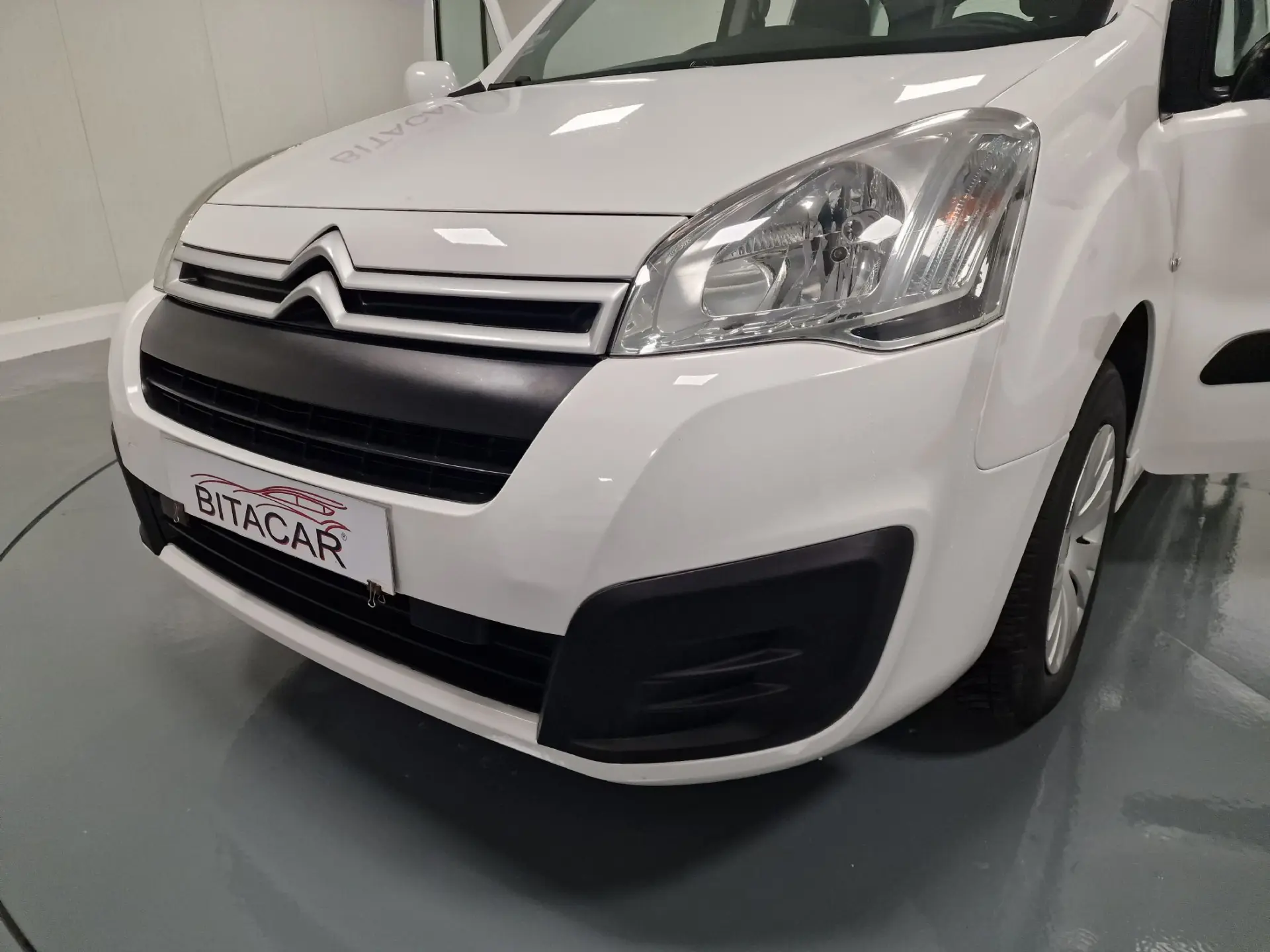 Citroën Berlingo 1.6 BLUEHDI 5 LUGARES 14