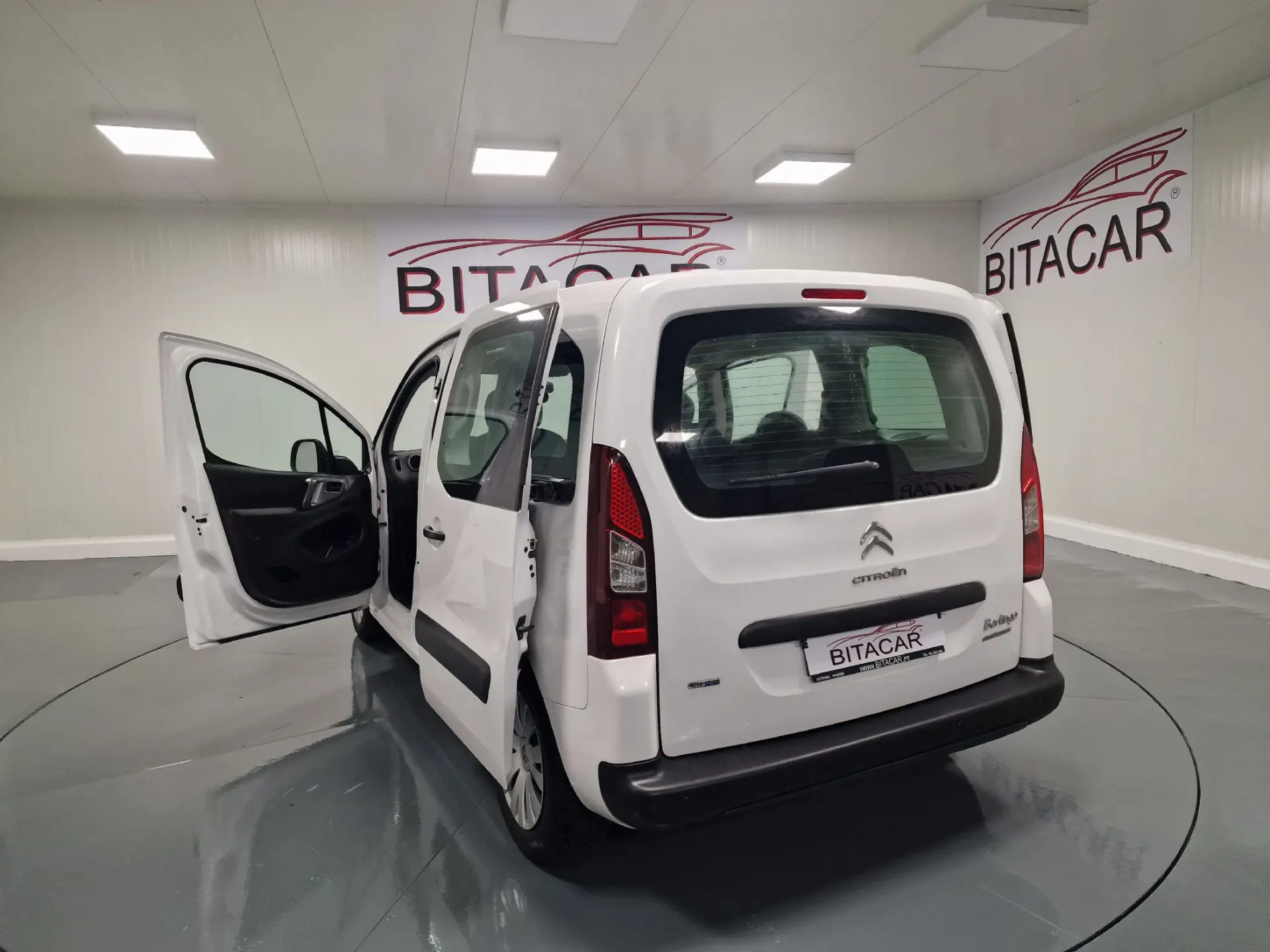 Citroën Berlingo 1.6 BLUEHDI 5 LUGARES 24