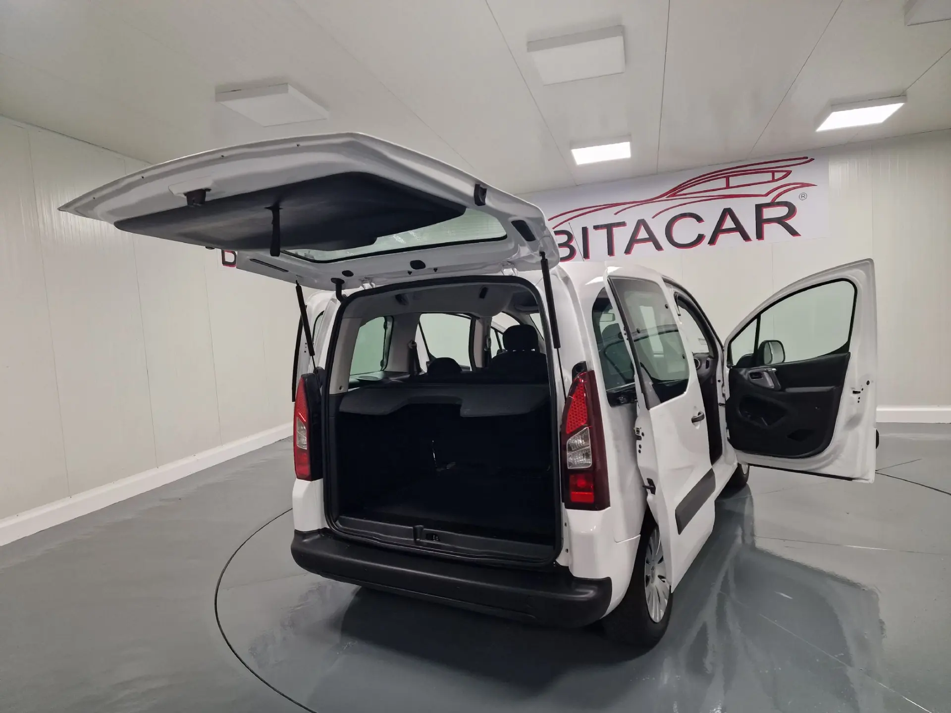 Citroën Berlingo 1.6 BLUEHDI 5 LUGARES 28