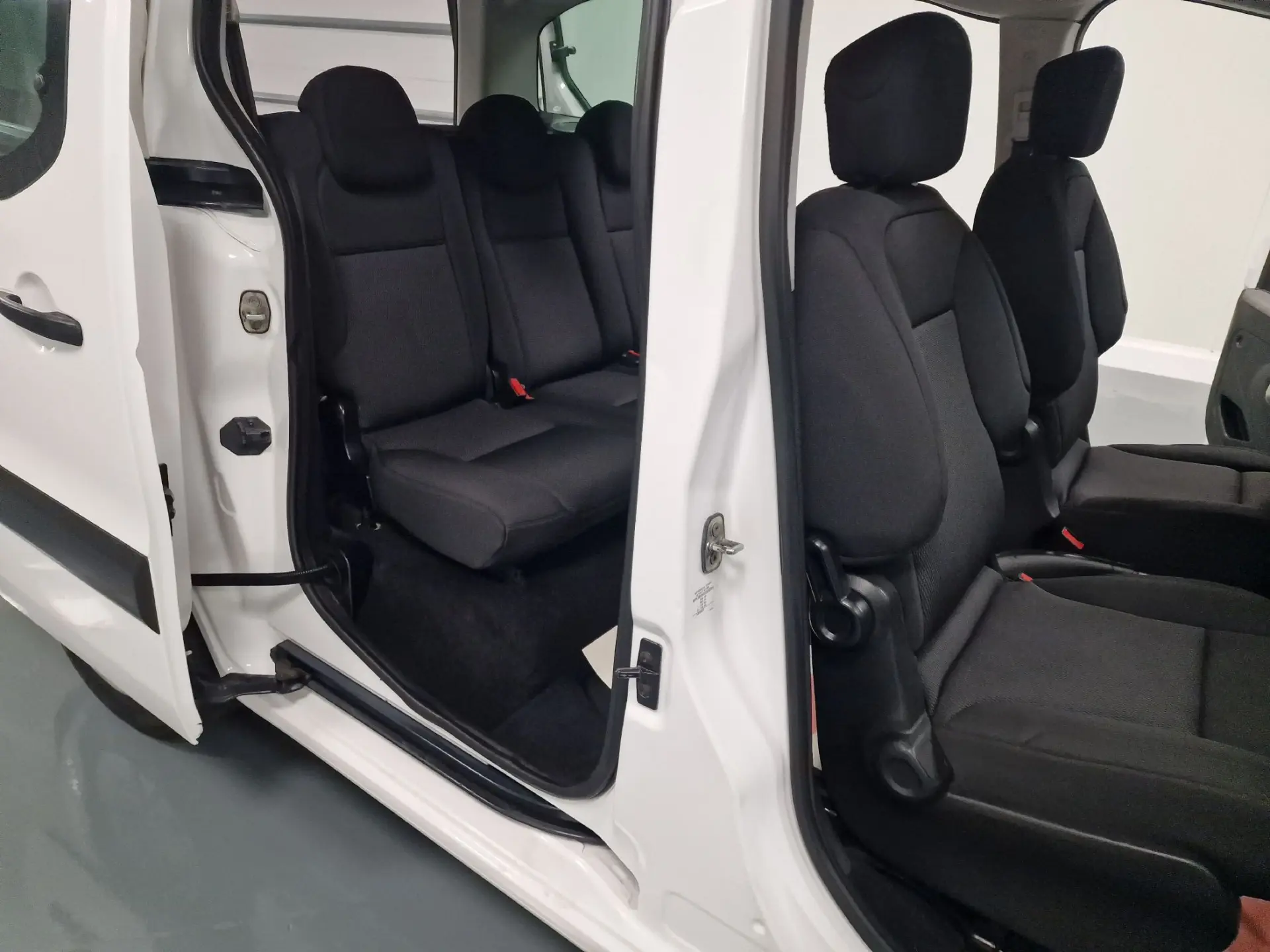 Citroën Berlingo 1.6 BLUEHDI 5 LUGARES 34