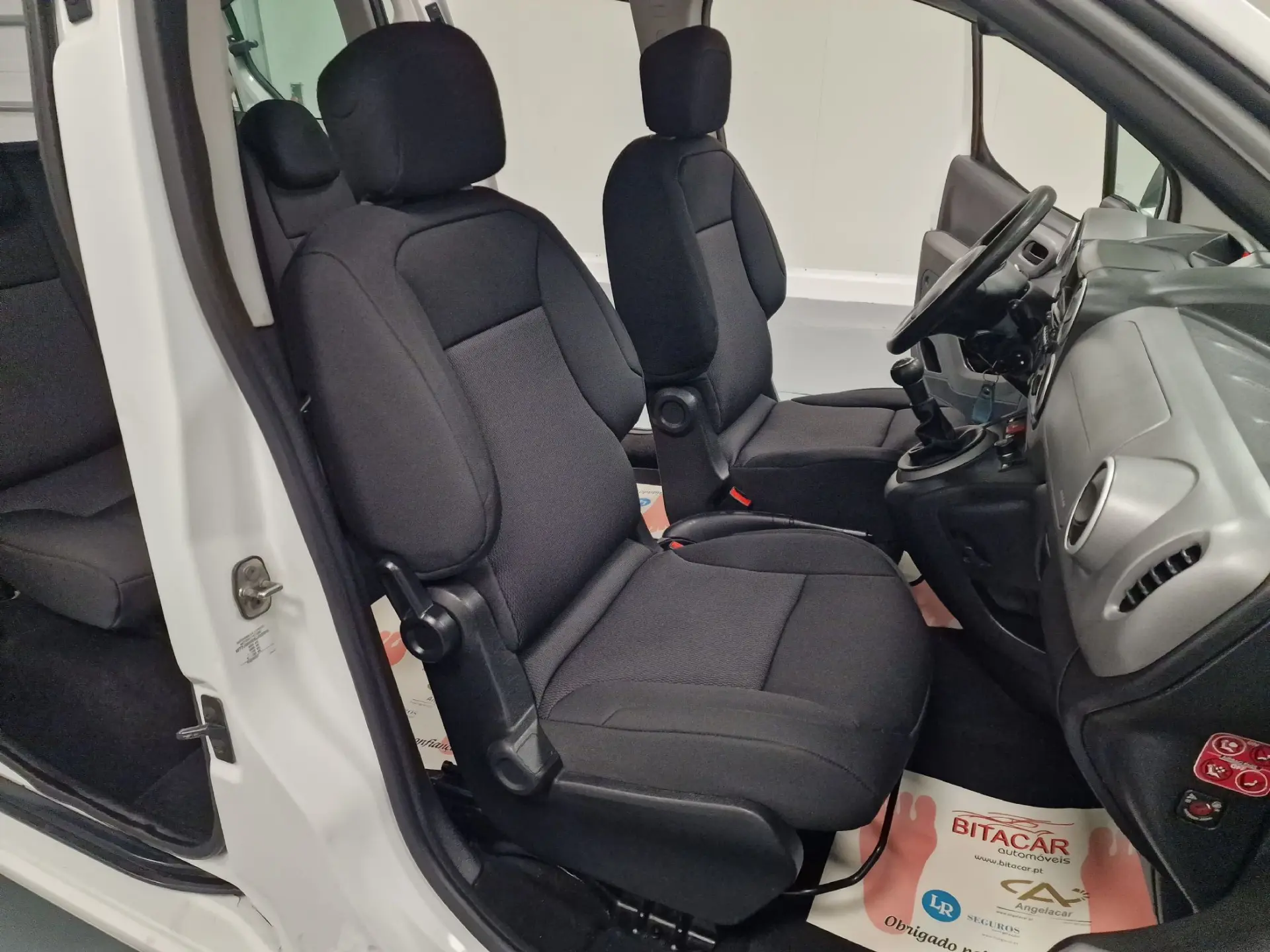 Citroën Berlingo 1.6 BLUEHDI 5 LUGARES 40
