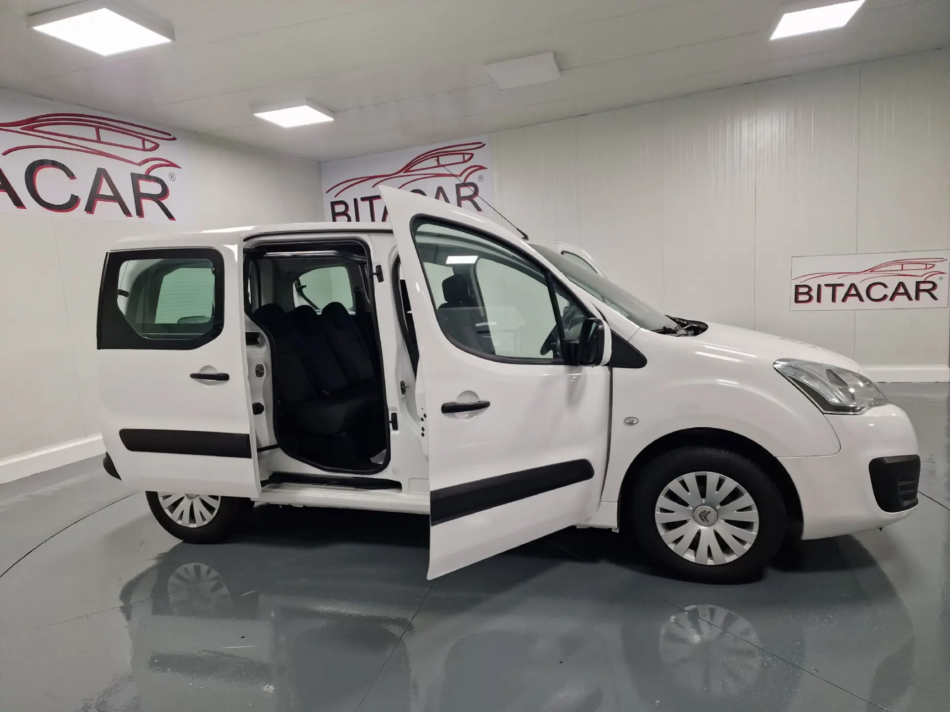 Citroen Berlingo 1.6 BLUEHDI 5 LUGARES 11