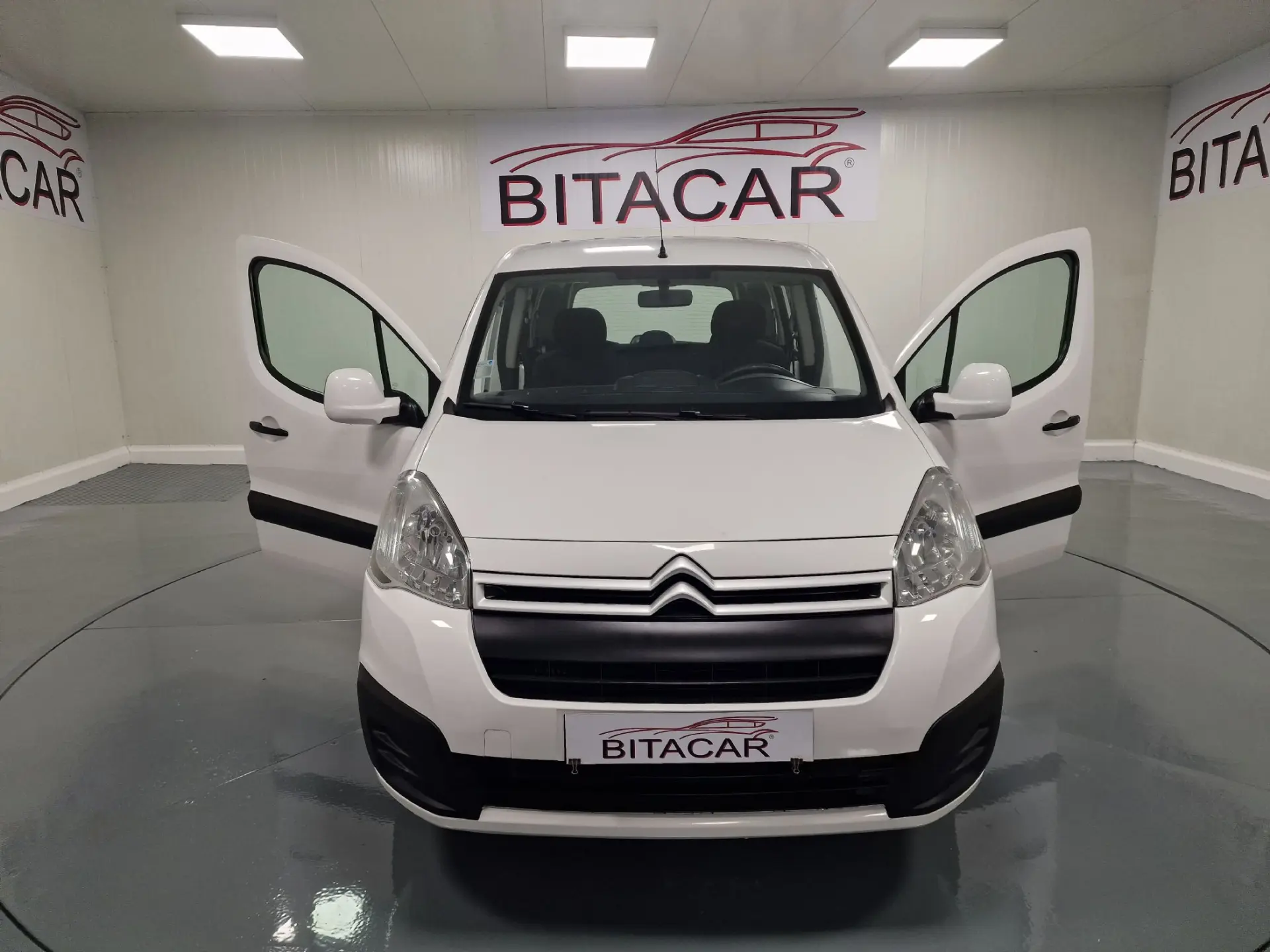 Citroen Berlingo 1.6 BLUEHDI 5 LUGARES 13